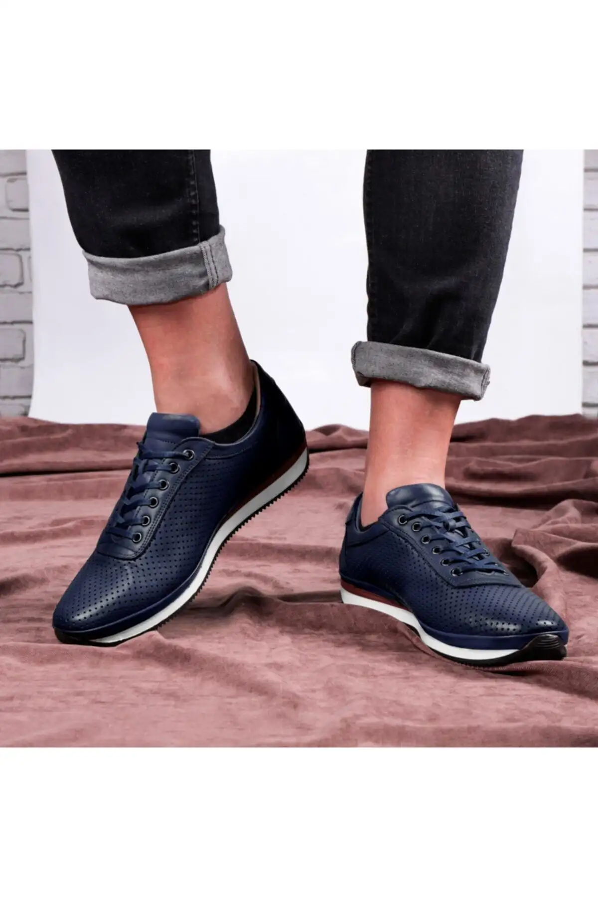 سایز بزرگ مردانه 1. کفش روزمره مردانه چوبی نوک تیز از چرم طبیعی
2. کفش تابستانی از چرم طبیعی
3. کفش سوراخدار آبی تیره - 3520 سایز بزرگ مردانه 1. کفش روزمره مردانه چوبی نوک تیز از چرم طبیعی 2. کفش تابستانی از چرم طبیعی 3. کفش سوراخدار آبی تیره - 3520