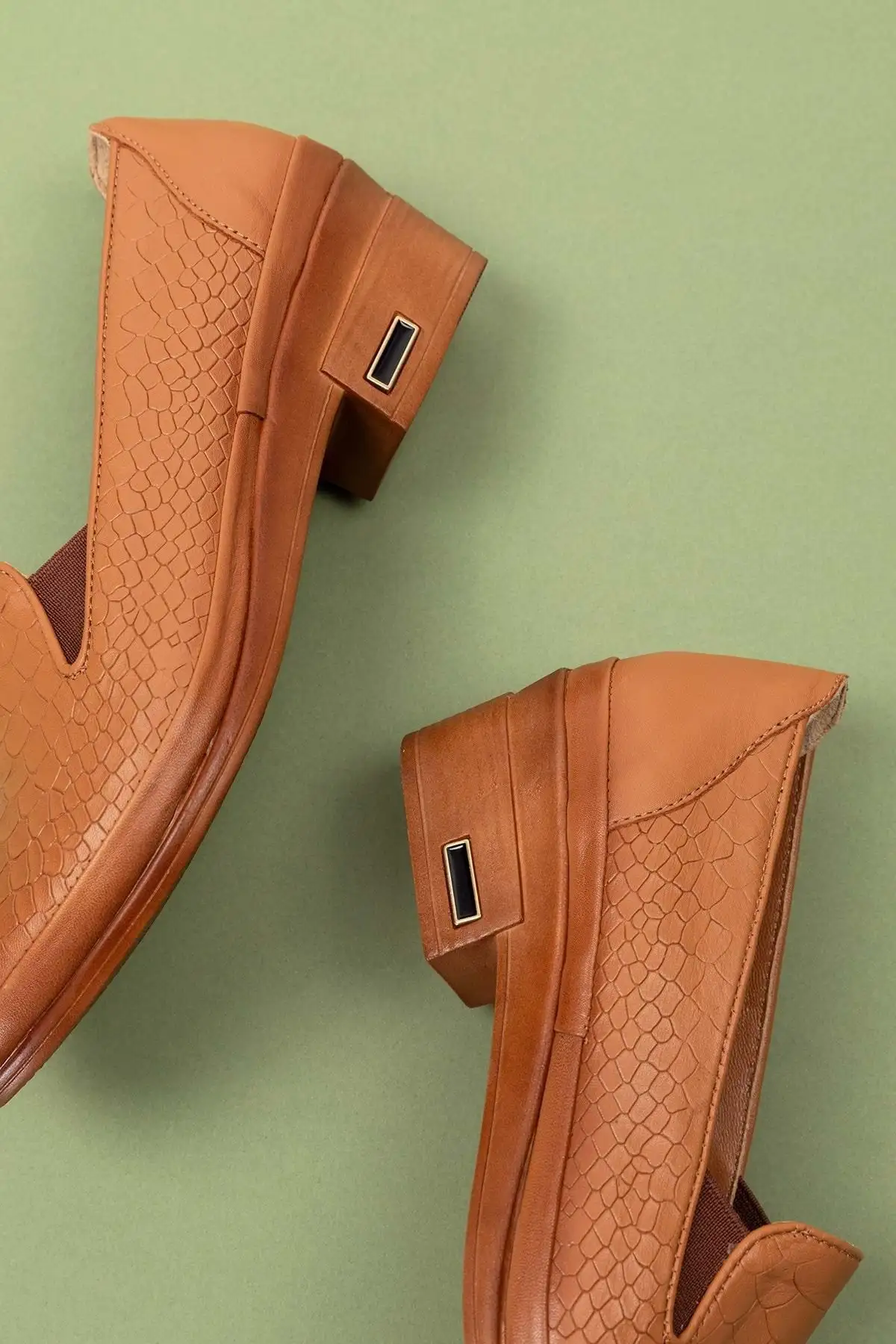 کفش پاشنه‌ بلند زنانه پاشنه کوتاه طبیعیکده چرم با جزئیات لاستیکی msa.65 - قهوه‌ای - سایز 41 - 4325