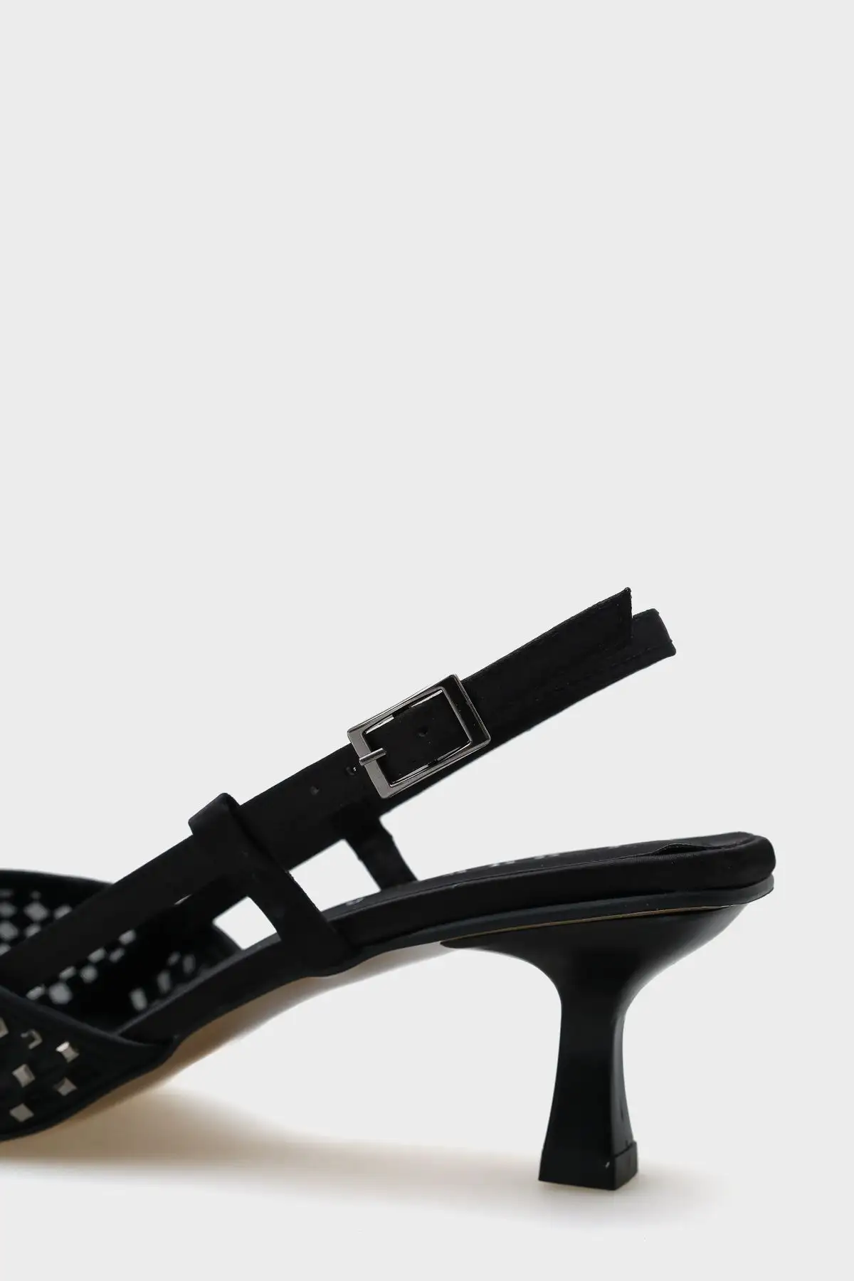 کفش پاشنه بلند زنانه کفش زنانه با پاشنه متوسط و نوک تیز، پشت باز از جنس ساتن و دارای تزئینات سنگی - 3664 کفش پاشنه بلند زنانه کفش زنانه با پاشنه متوسط و نوک تیز، پشت باز از جنس ساتن و دارای تزئینات سنگی - 3664