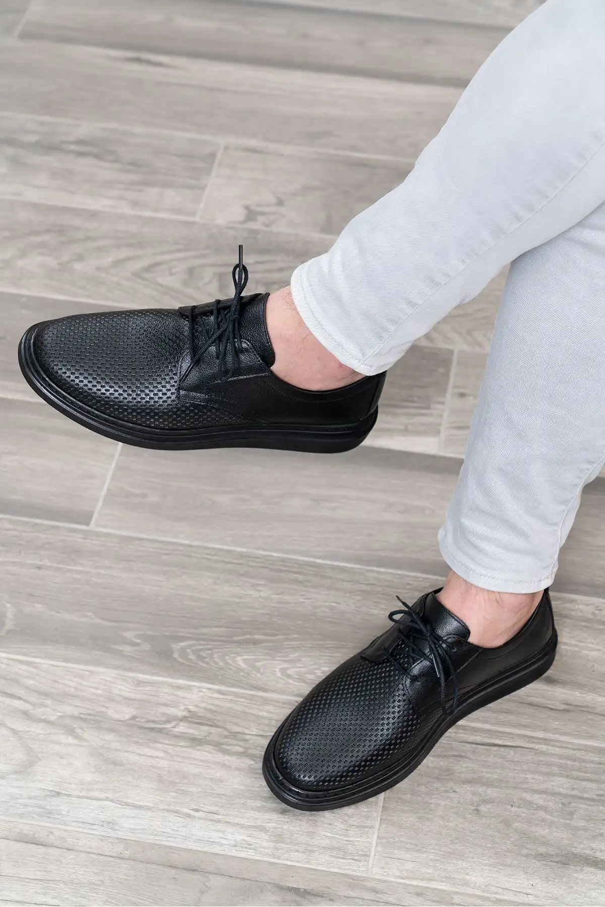 کفش رسمی مردانه 1.  کلاسیک
2.   از جنس چرم طبیعی
3.  روزمره
4.  تابستانی
5.  کژوال - 4752 کفش رسمی مردانه 1. کلاسیک 2. از جنس چرم طبیعی 3. روزمره 4. تابستانی 5. کژوال - 4752