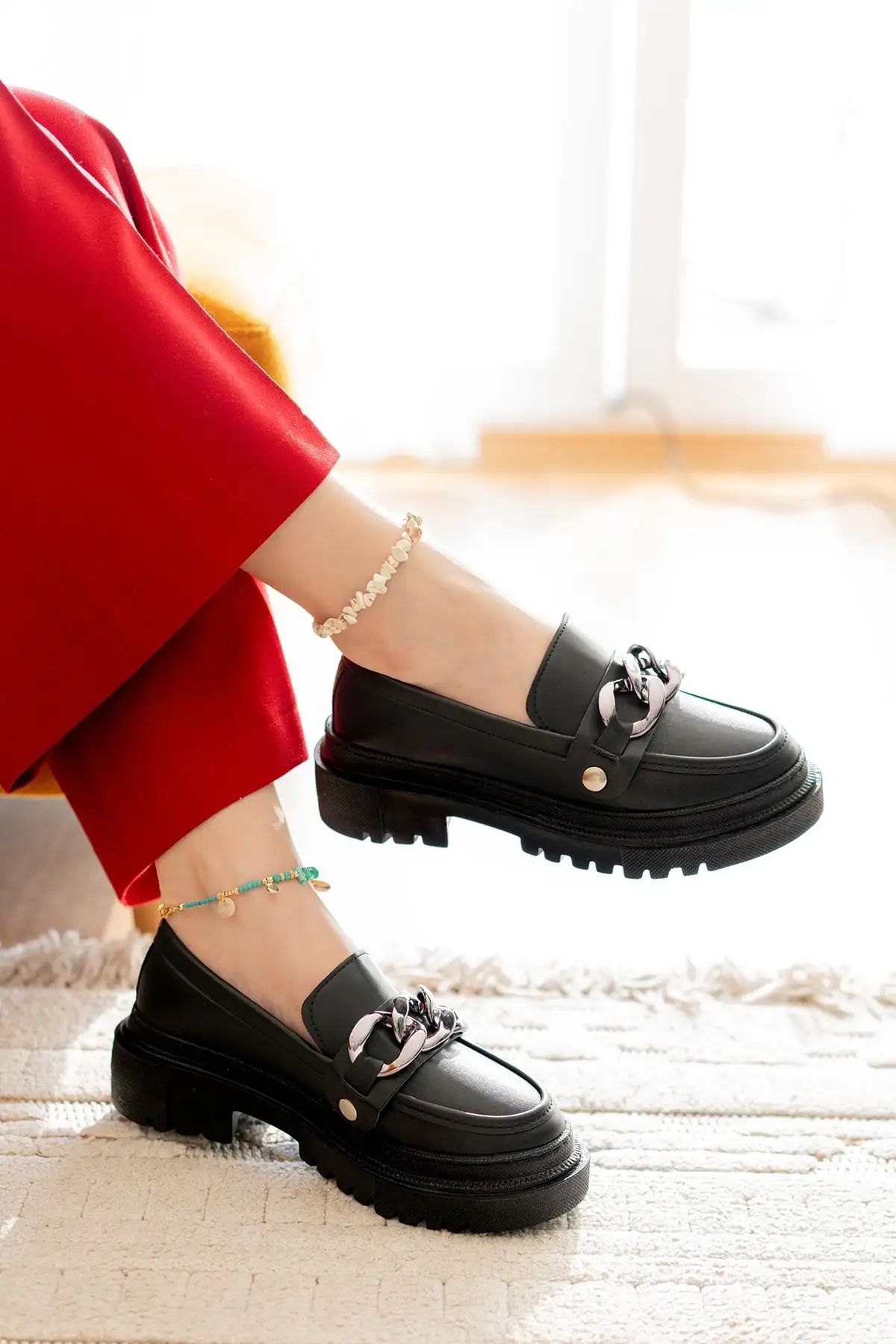 کفش تخت زنانه موی سیاه (3 دکمه مختلف)  loafer  از جنس چرم برای استفاده روزمره - 4543 کفش تخت زنانه موی سیاه (3 دکمه مختلف) loafer از جنس چرم برای استفاده روزمره - 4543