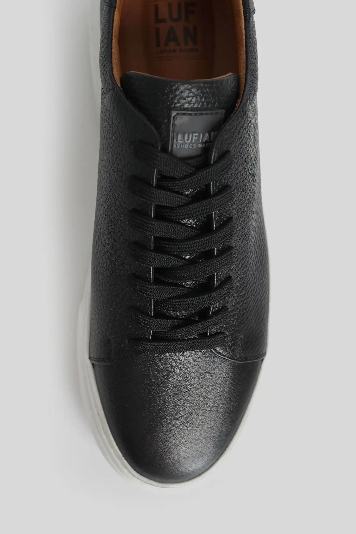 کفش سایز بزرگ مردانه  اسپرت چرم  تامی رنگ مشکی - 4212 کفش سایز بزرگ مردانه اسپرت چرم تامی رنگ مشکی - 4212