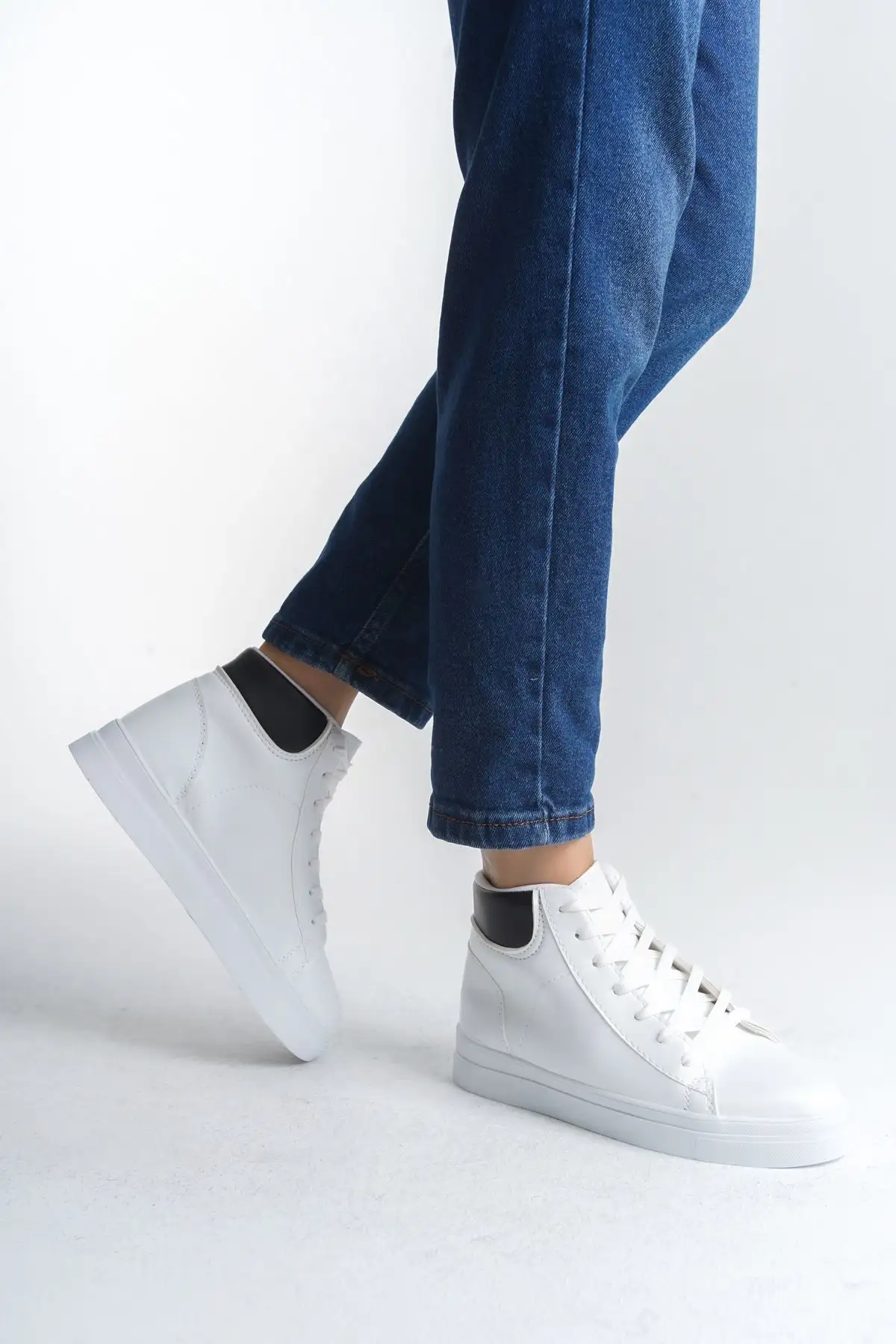 بوت و نیم بوت زنانه  کتاه  سفید-سیاه BG1147-101-0007 - 5001 بوت و نیم بوت زنانه کتاه سفید-سیاه BG1147-101-0007 - 5001