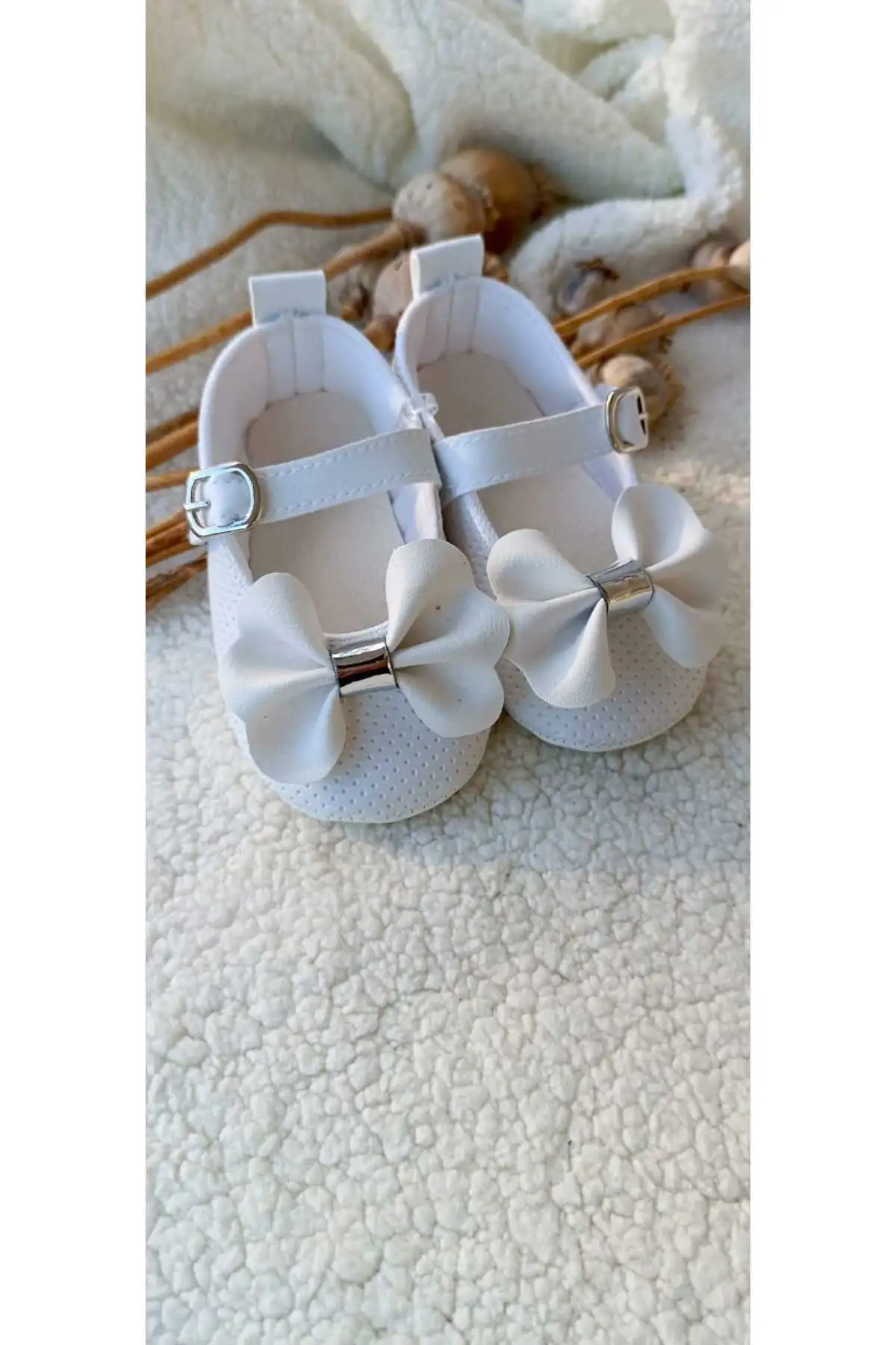 کفش نوزاد دختر کفش پاتیک نرم زیره با قفل چسبی برای دختر بچه (مناسب برای سایز ۱۸ از ۰ تا ۶ ماه و سایز ۱۹ از ۶ تا ۱۲ ماه) - 3323 کفش نوزاد دختر کفش پاتیک نرم زیره با قفل چسبی برای دختر بچه (مناسب برای سایز ۱۸ از ۰ تا ۶ ماه و سایز ۱۹ از ۶ تا ۱۲ ماه) - 3323