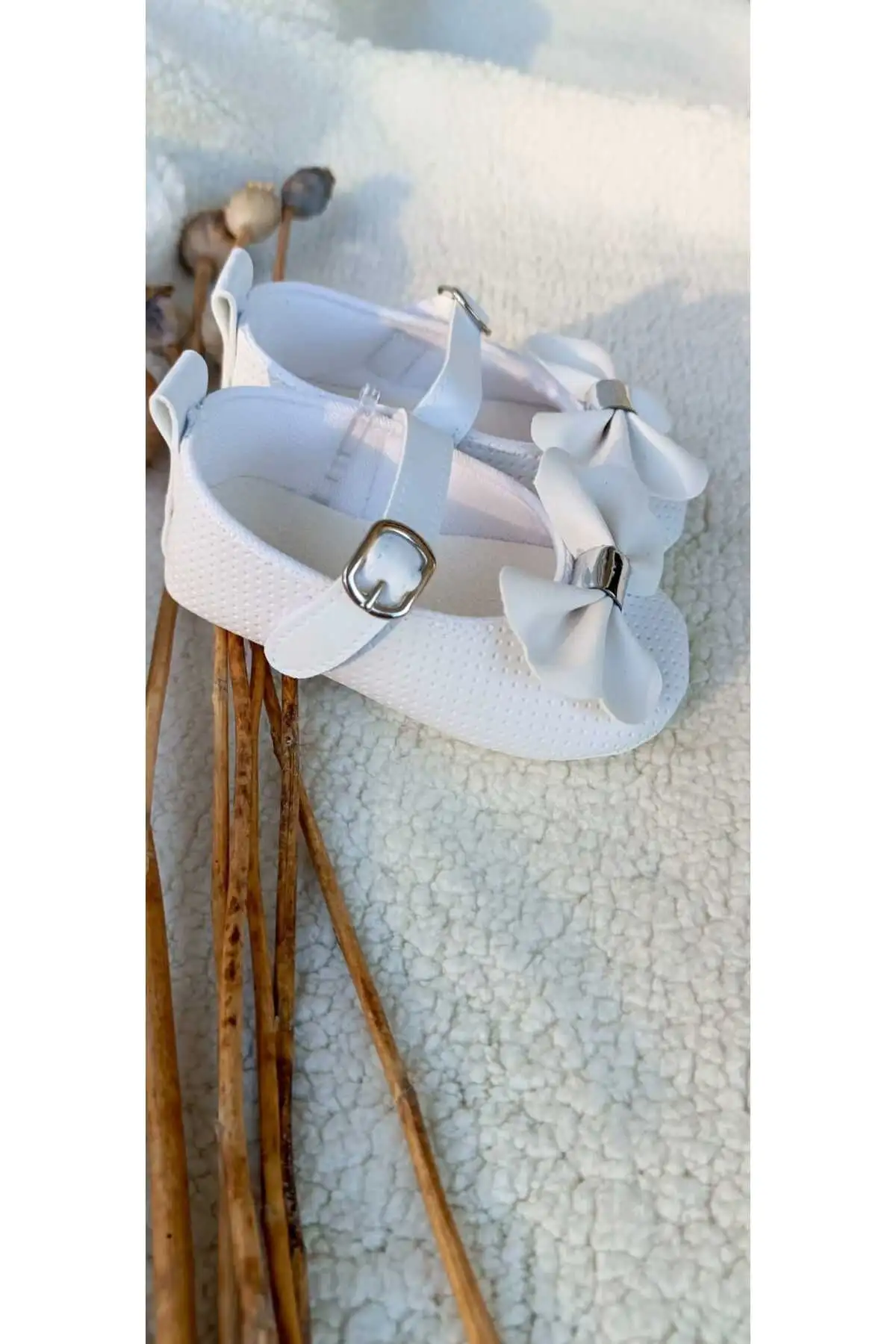 کفش نوزاد دختر کفش پاتیک نرم زیره با قفل چسبی برای دختر بچه (مناسب برای سایز ۱۸ از ۰ تا ۶ ماه و سایز ۱۹ از ۶ تا ۱۲ ماه) - 3323 کفش نوزاد دختر کفش پاتیک نرم زیره با قفل چسبی برای دختر بچه (مناسب برای سایز ۱۸ از ۰ تا ۶ ماه و سایز ۱۹ از ۶ تا ۱۲ ماه) - 3323