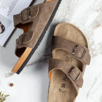 کفش راحتی خانه ترجمه به فارسی: صندل طبی اورجینال آنجل برای افراد بی‌خنثی با کفی ارتوپدیک و دو بند قفل‌دار، راحت برای استفاده روزمره در منزل و خارج از . - 5360