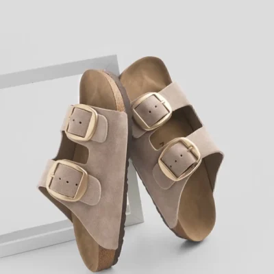 کفش راحتی خانه ترجمه محصول به فارسی: "صندل روزمره زنانه از چرم طبیعی با دو بند و کفی eva رنگ بژ" - 3884
