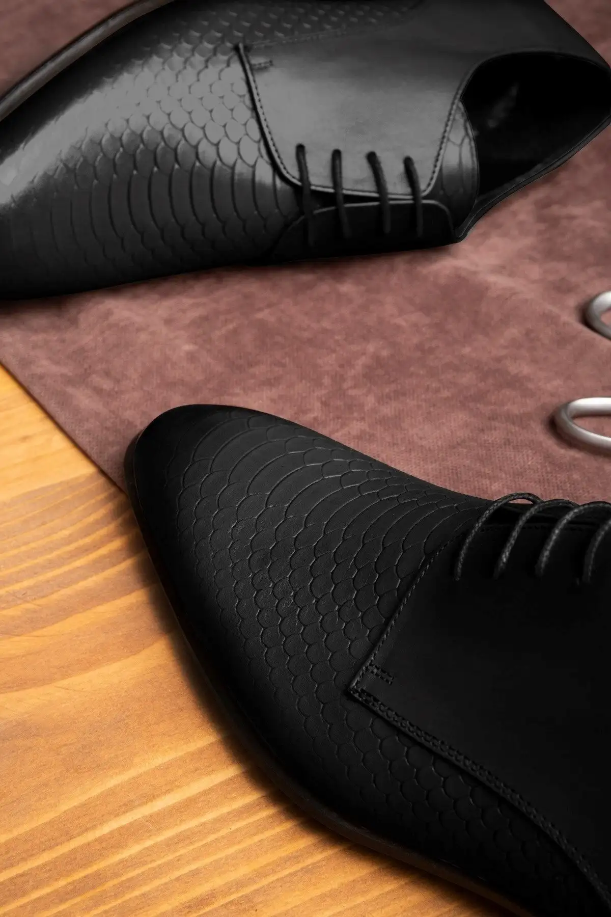 سایز بزرگ مردانه 1. کفش کلاسیک مردانه چرم اصل کروکو
2. کفش کلاسیک دربی
3. کفش کلاسیک با بندی - 3504 سایز بزرگ مردانه 1. کفش کلاسیک مردانه چرم اصل کروکو 2. کفش کلاسیک دربی 3. کفش کلاسیک با بندی - 3504