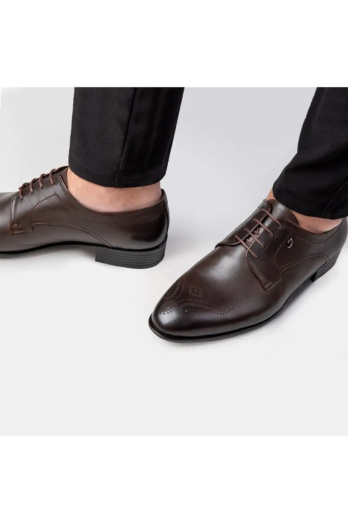 کفش مردانه 1. کفش کلاسیک مردانه از چرم طبیعی تئورا
2. کفش کلاسیک دربی
3. کفش کلاسیک با بند - 3268 کفش مردانه 1. کفش کلاسیک مردانه از چرم طبیعی تئورا 2. کفش کلاسیک دربی 3. کفش کلاسیک با بند - 3268