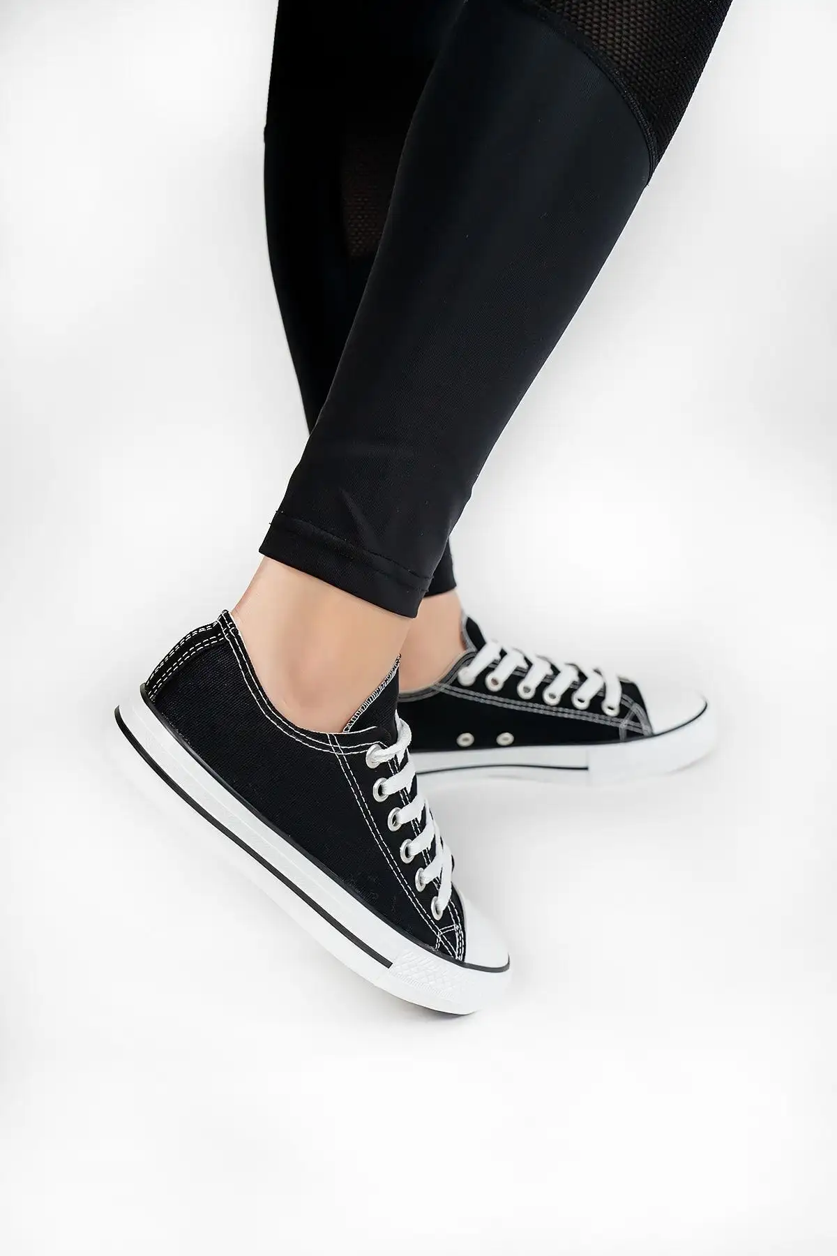 کفش ورزشی کفش اسپرت کتانی مدل کوتاه مشکی سفید برای همه سنین - 3355 کفش ورزشی کفش اسپرت کتانی مدل کوتاه مشکی سفید برای همه سنین - 3355