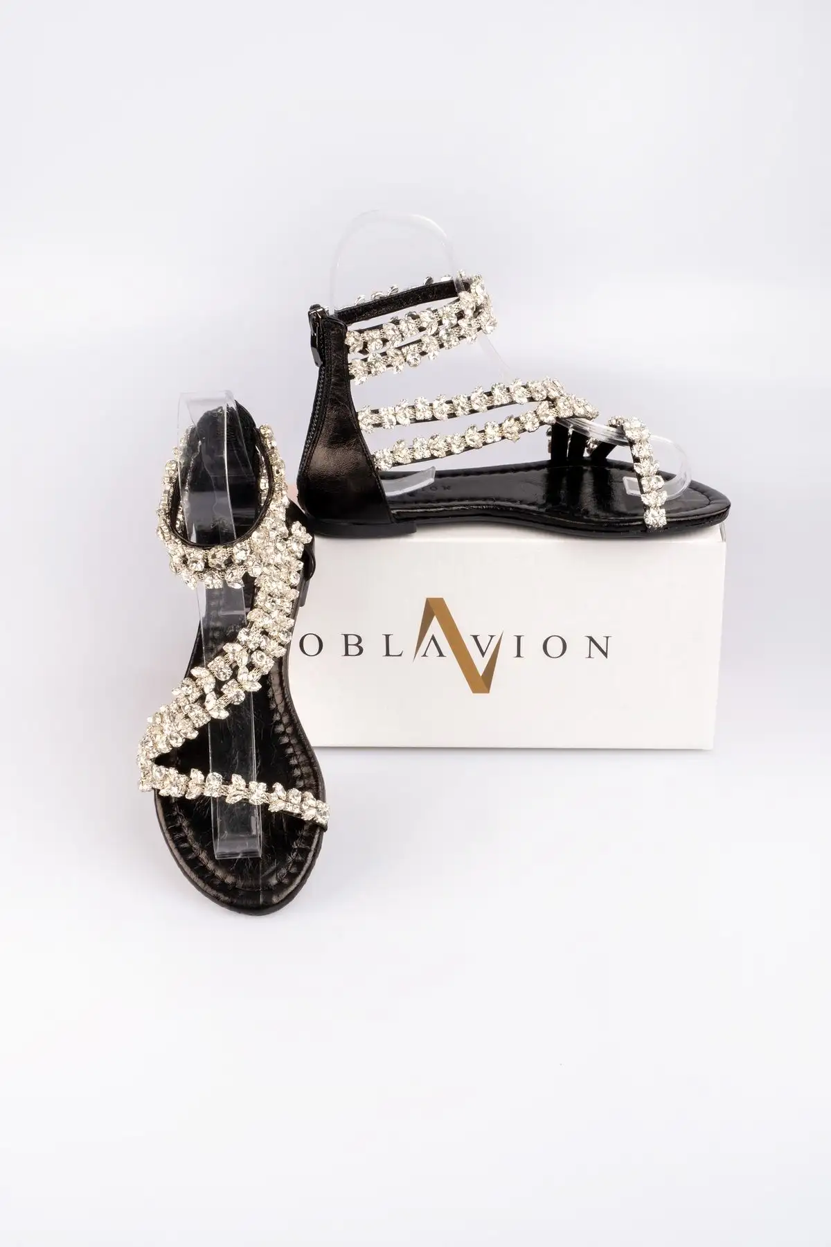 کفش صندل زنانه ساندال چرم اصل با زیپ و تزئینات سنگی والنت - 5316 کفش صندل زنانه ساندال چرم اصل با زیپ و تزئینات سنگی والنت - 5316