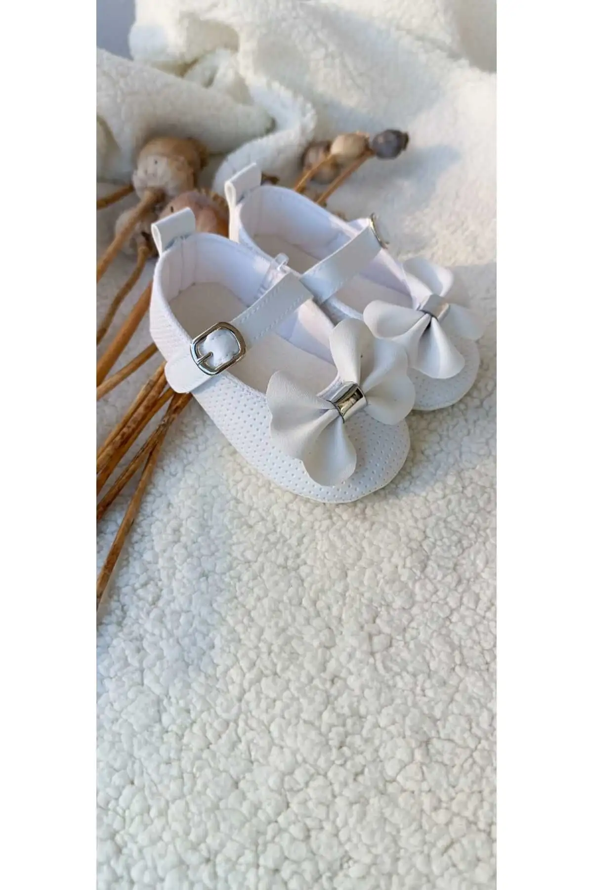 کفش نوزاد دختر کفش پاتیک نرم زیره با قفل چسبی برای دختر بچه (مناسب برای سایز ۱۸ از ۰ تا ۶ ماه و سایز ۱۹ از ۶ تا ۱۲ ماه) - 3323 کفش نوزاد دختر کفش پاتیک نرم زیره با قفل چسبی برای دختر بچه (مناسب برای سایز ۱۸ از ۰ تا ۶ ماه و سایز ۱۹ از ۶ تا ۱۲ ماه) - 3323