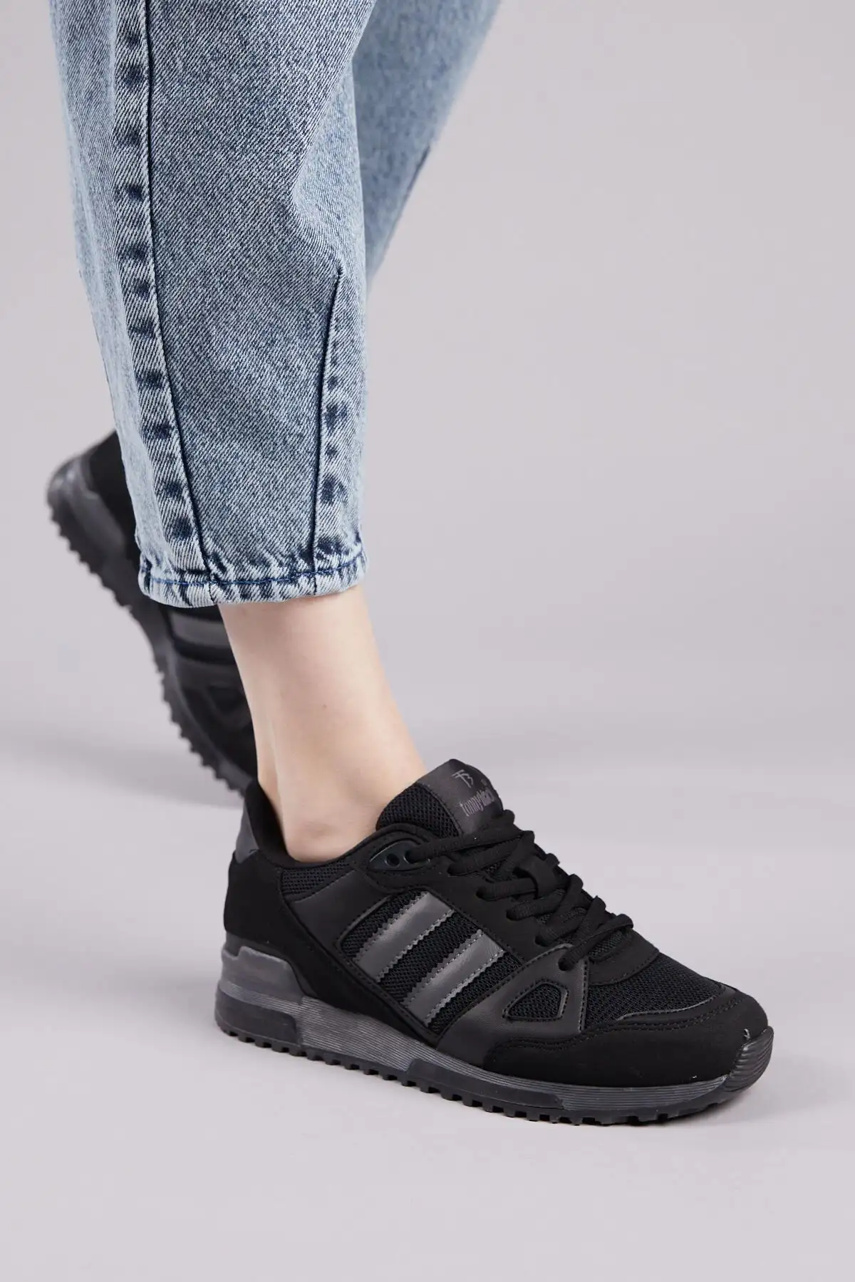 کفش پسرانه  ورزشی مشکی یونیسکس Tb282 - 4487 کفش پسرانه ورزشی مشکی یونیسکس Tb282 - 4487