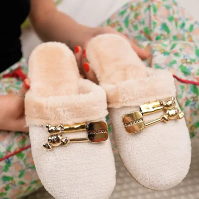 کفش راحتی خانه ‌ای زمستانی زنانه به رنگ بژ، با پشمش و از جنس پلوش، مناسب مهمان و برای جهیزیه عروس - 3961