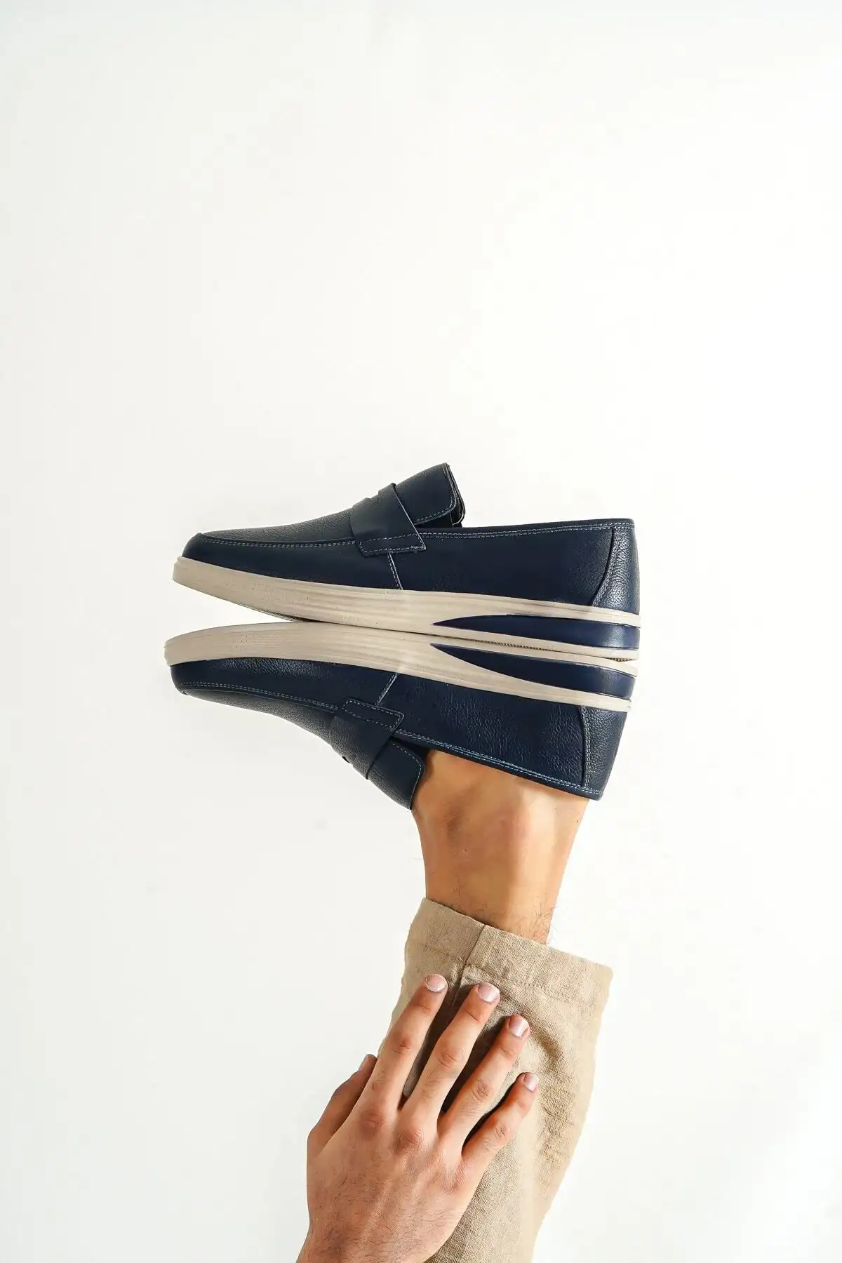 کفش روزمره مردانه  کج  چرمی آبی تیره اصل MRD7-0710 - 4659 کفش روزمره مردانه کج چرمی آبی تیره اصل MRD7-0710 - 4659