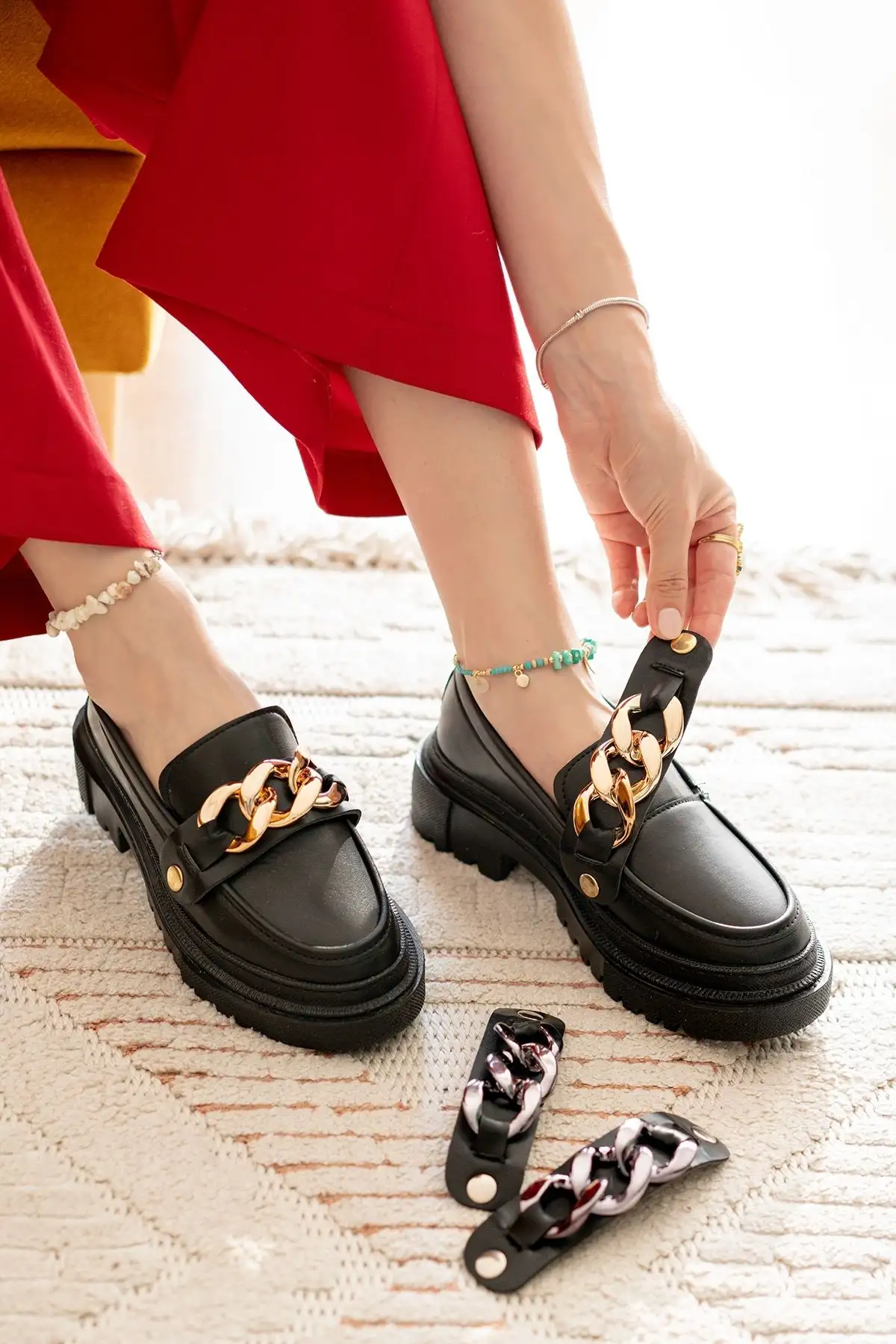 کفش تخت زنانه موی سیاه (3 دکمه مختلف)  loafer  از جنس چرم برای استفاده روزمره - 4543 کفش تخت زنانه موی سیاه (3 دکمه مختلف) loafer از جنس چرم برای استفاده روزمره - 4543