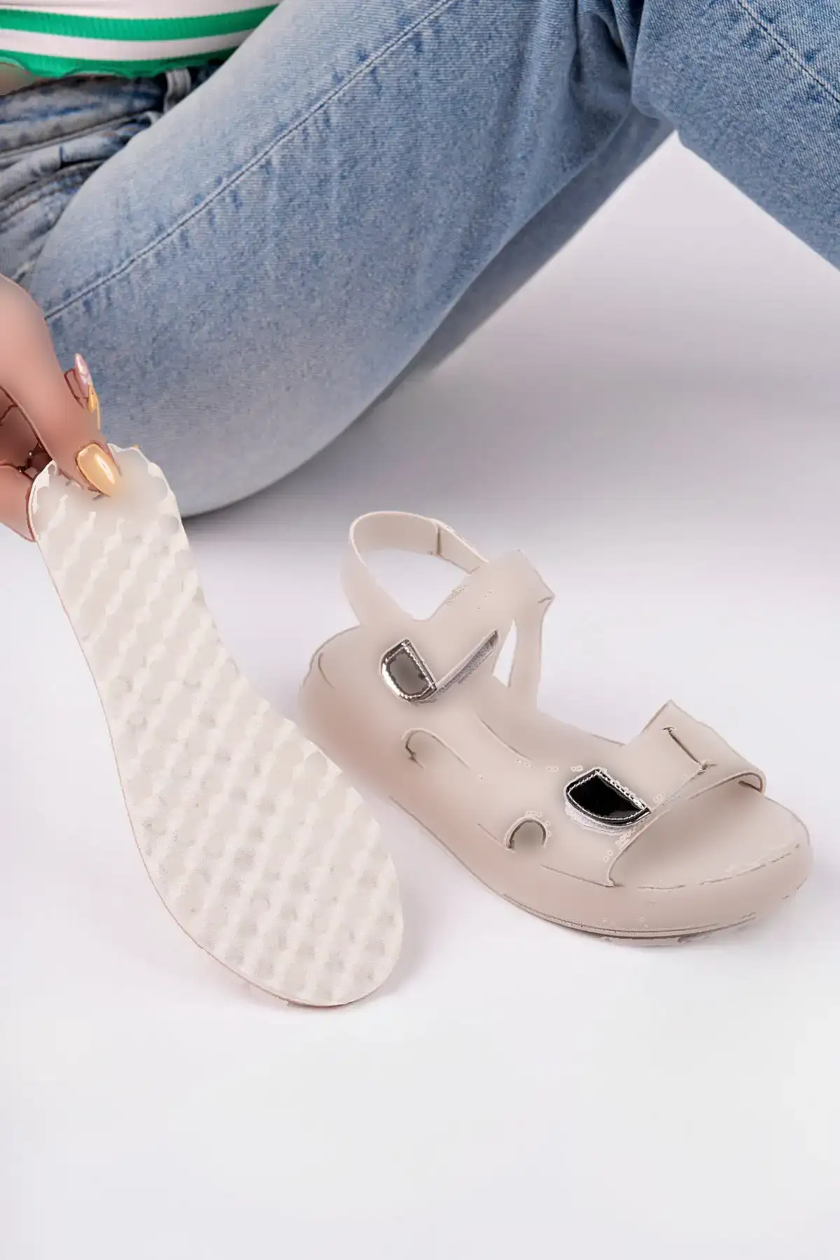 کفش صندل زنانه سندل تابستانی ارتوپدیک رنگ بژ - 4081 کفش صندل زنانه سندل تابستانی ارتوپدیک رنگ بژ - 4081