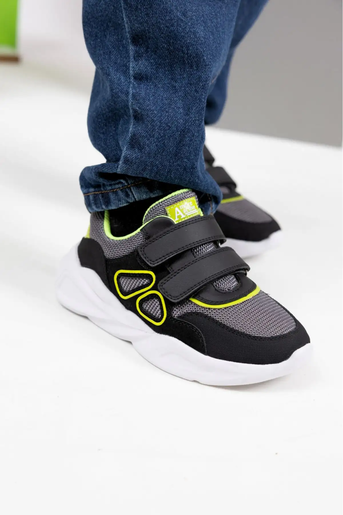 کفش پسرانه  ورزشی مردانه و  با زیره فوق سبک مانج ایر مشکی - 4480 کفش پسرانه ورزشی مردانه و با زیره فوق سبک مانج ایر مشکی - 4480