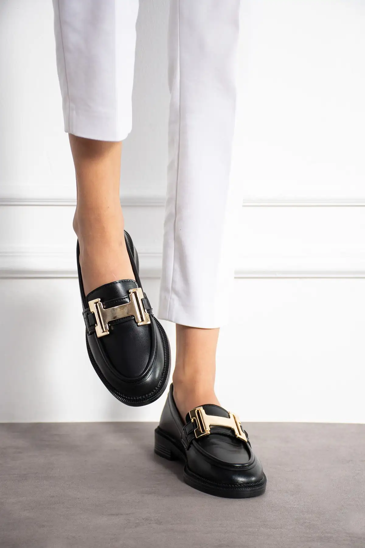 کفش تخت زنانه کفش لوفر کلاسیک زنانه سیاه چرم روزمره راحت با سگک کلاوانیز - 3232 کفش تخت زنانه کفش لوفر کلاسیک زنانه سیاه چرم روزمره راحت با سگک کلاوانیز - 3232