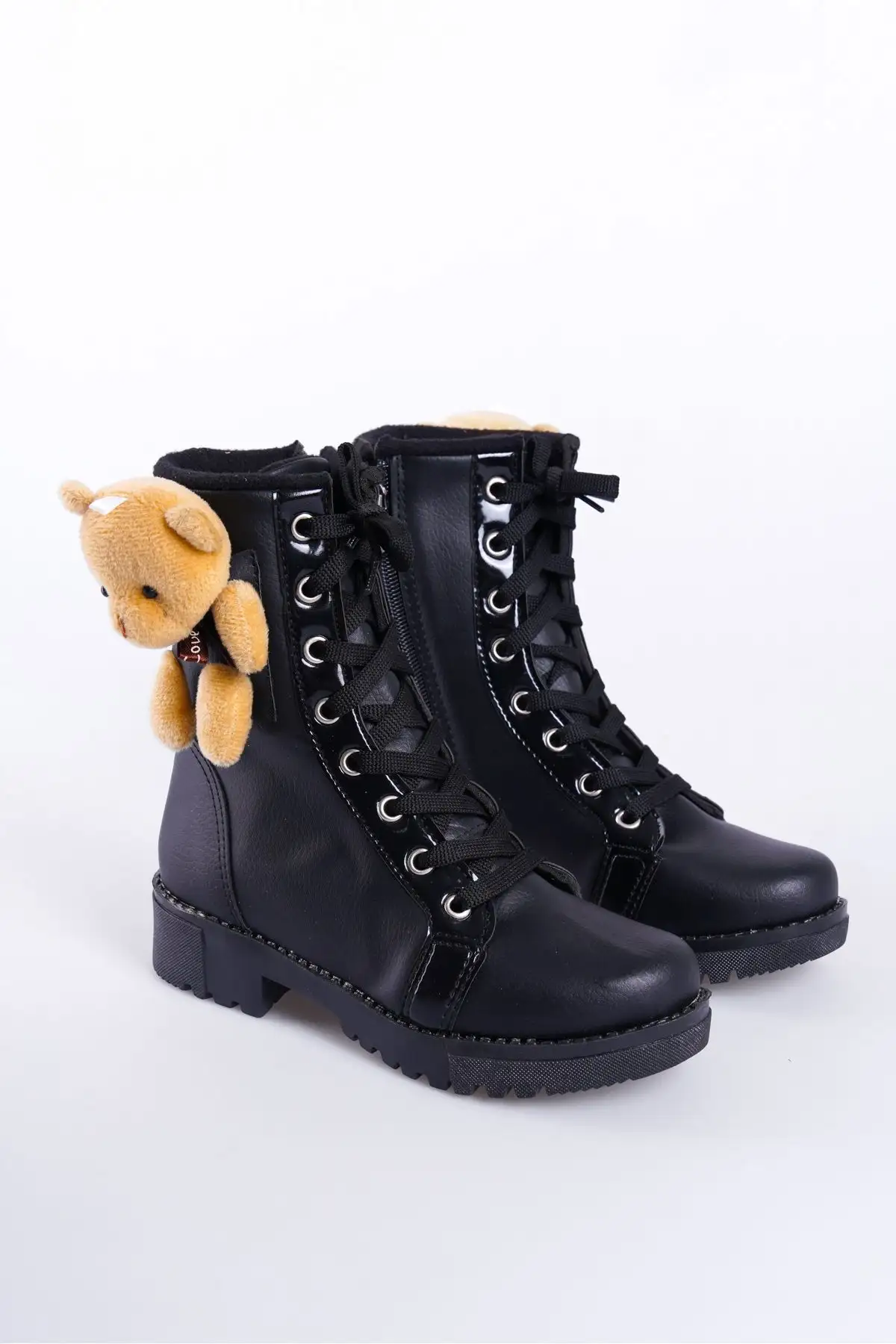 بوت بچگانه  دخترانه سیاه با آستر گرم و زیره ضد لغزش، دارای زیپ و دکمههای عروسکی. - 4930 بوت بچگانه دخترانه سیاه با آستر گرم و زیره ضد لغزش، دارای زیپ و دکمههای عروسکی. - 4930