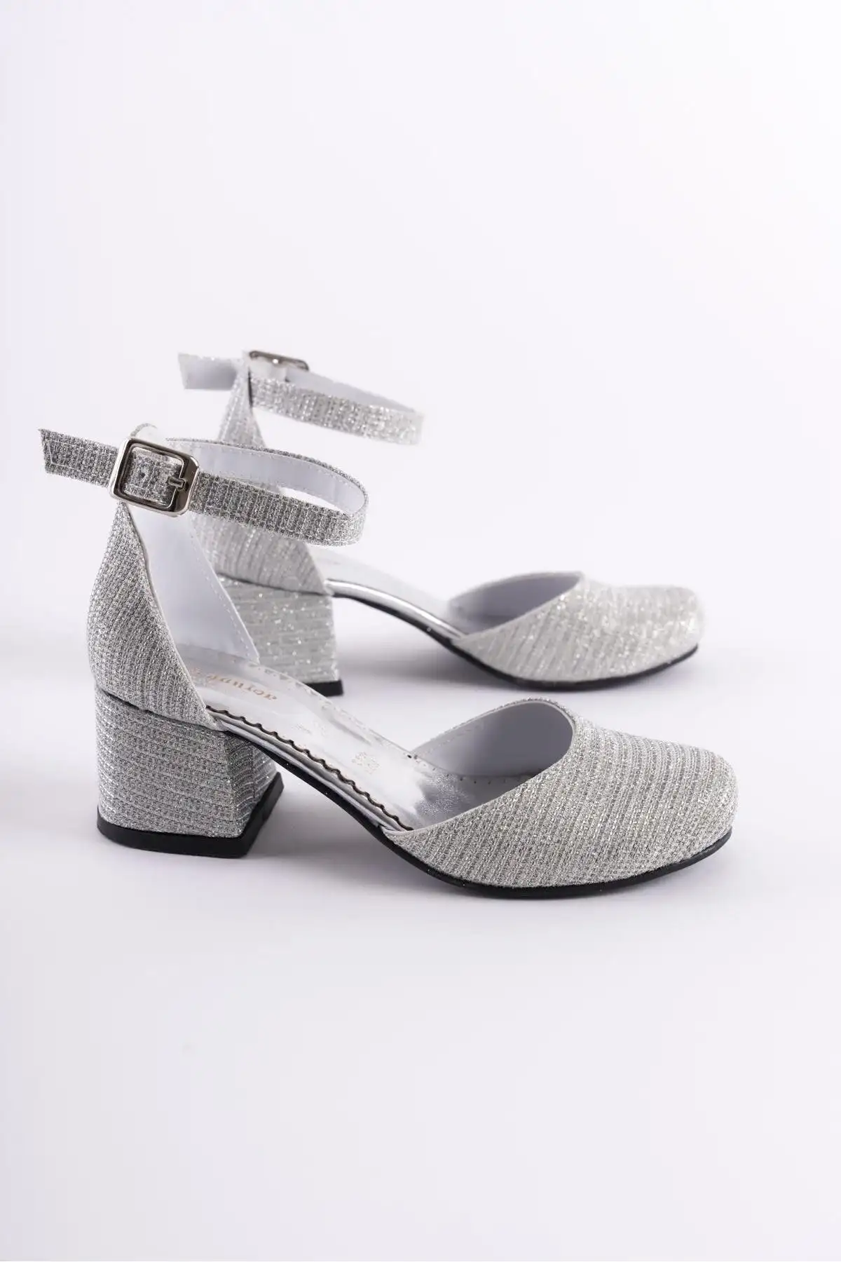 کفش دخترانه  پاشنهدار مجلسی  نقرهای - 5211 کفش دخترانه پاشنهدار مجلسی نقرهای - 5211