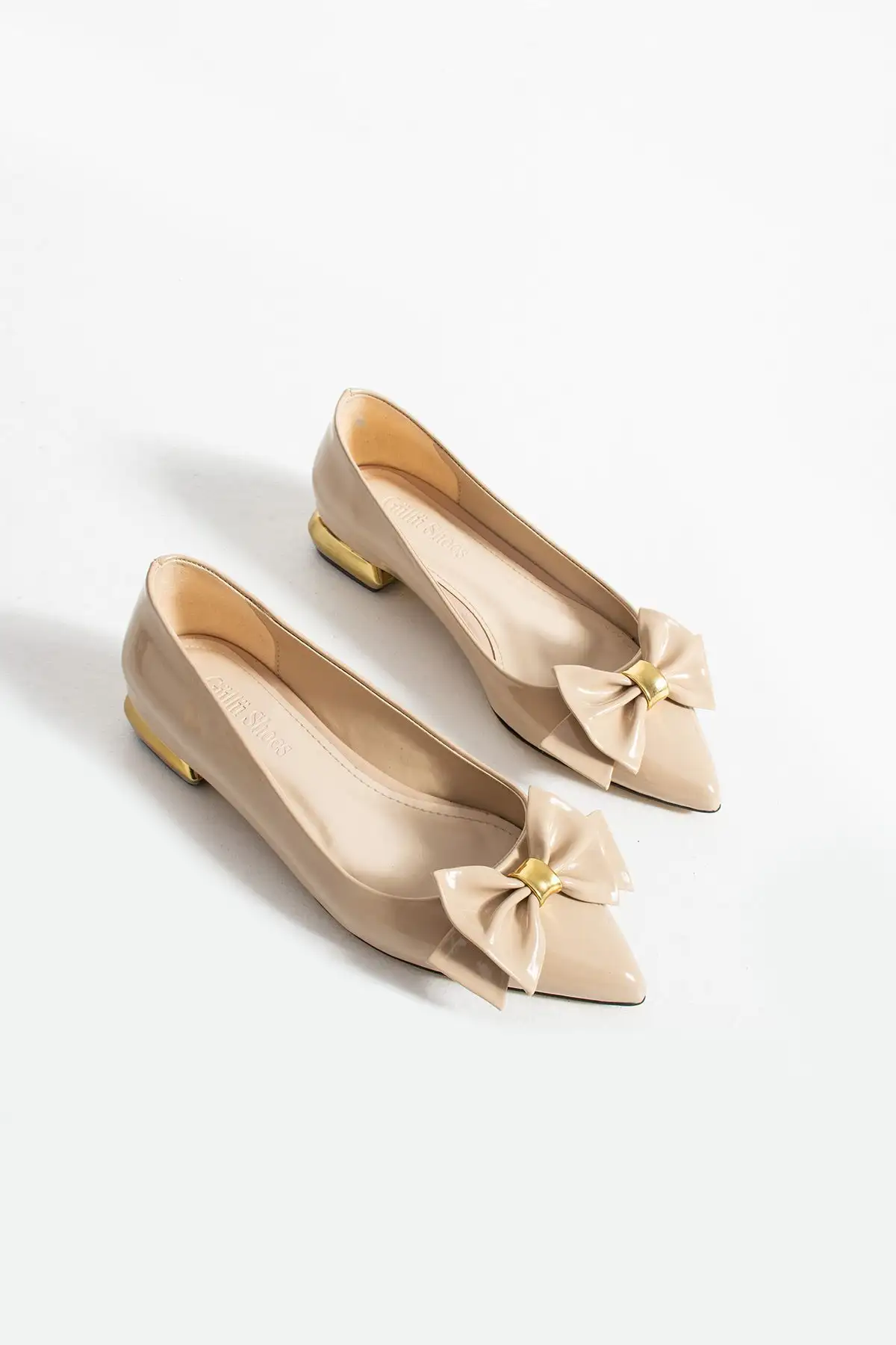 کفش اداری زنانه بابی چرم مصنوعی وگان بی‌ژ – با تزئینات پاپیون طلایی، کفی ارتوپدی مناسب برای استفاده روزمره و شیک کاری - 4244