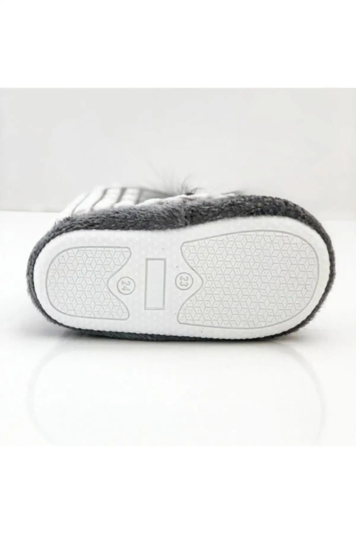 کفش دخترانه  کودک/نوزاد با زیره ضد لغزش و جزئیات عینکی -  مهدکودک و پیشدبستانی با بند چسبی - 4553 کفش دخترانه کودک/نوزاد با زیره ضد لغزش و جزئیات عینکی - مهدکودک و پیشدبستانی با بند چسبی - 4553