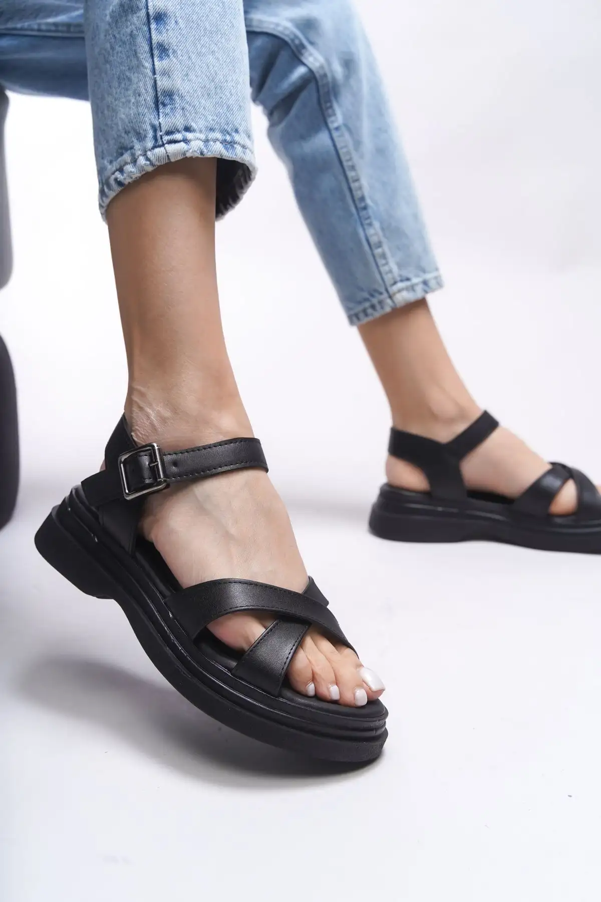 کفش صندل زنانه ایزلگالن    ۰۰۱۲۲۱۵ سیاه چرم - 4687 کفش صندل زنانه ایزلگالن ۰۰۱۲۲۱۵ سیاه چرم - 4687