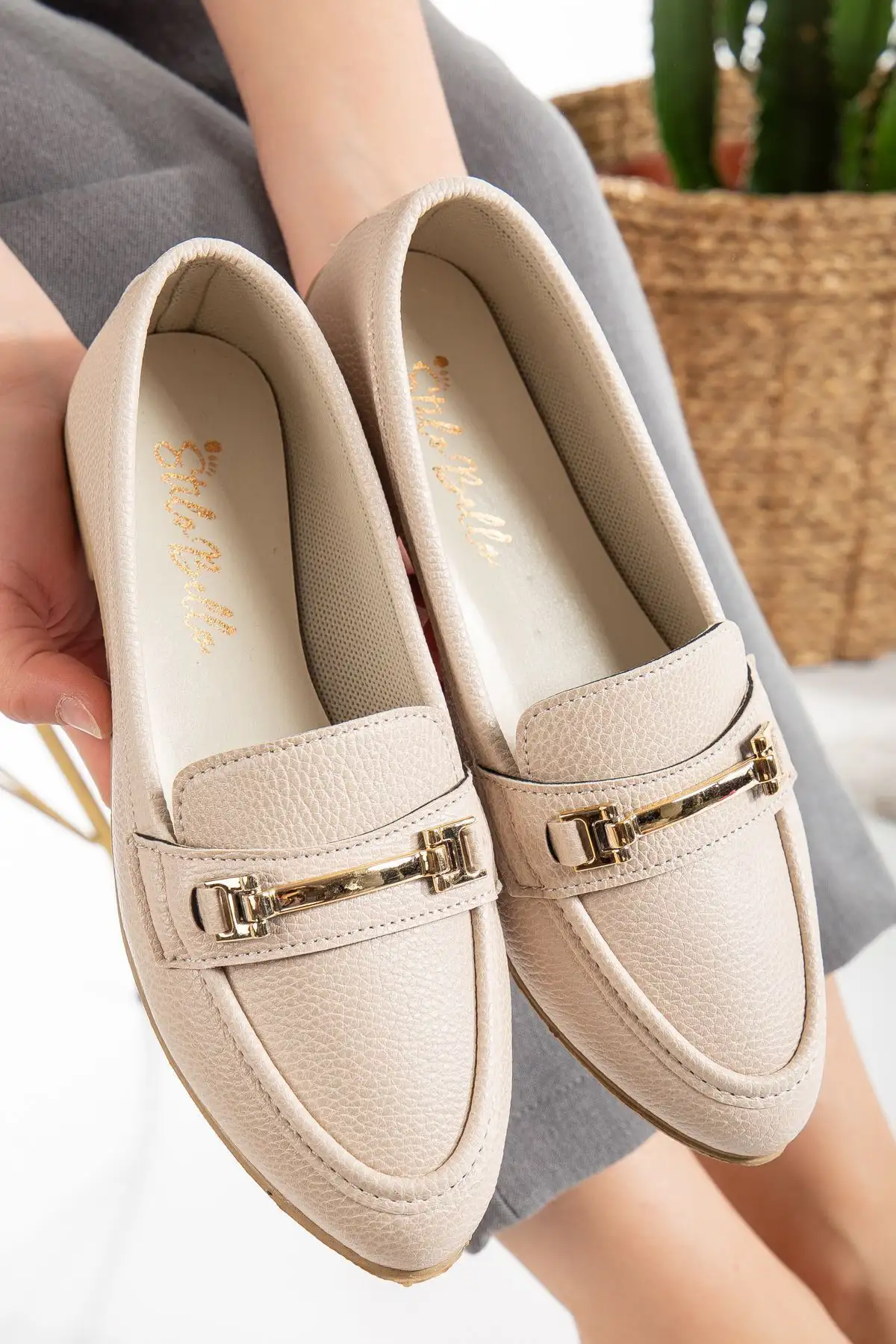 کفش تخت زنانه  روزمره  با جزئیات تاجی، شیک و راحت و ортопедیک - 5187 کفش تخت زنانه روزمره با جزئیات تاجی، شیک و راحت و ортопедیک - 5187