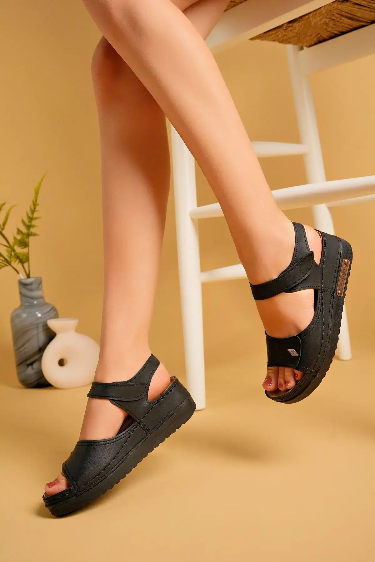 کفش صندل زنانه ساندال روزمره پاشنهدار ارگونومیک Uway - 4076 کفش صندل زنانه ساندال روزمره پاشنهدار ارگونومیک Uway - 4076