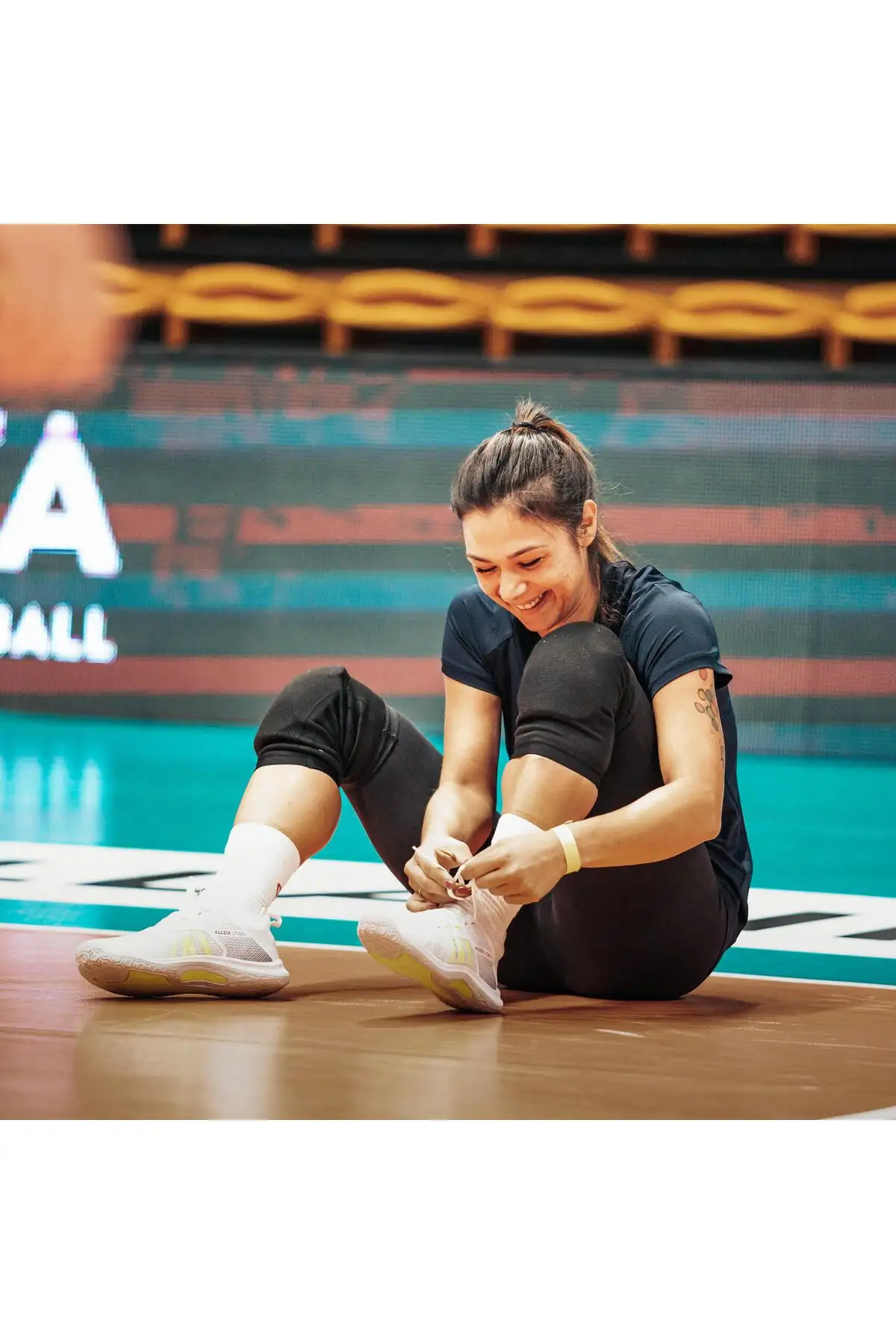 کفش والیبال کفش والیبال آلسیکس - سفید/زرد - فیت - 3334 کفش والیبال کفش والیبال آلسیکس - سفید/زرد - فیت - 3334