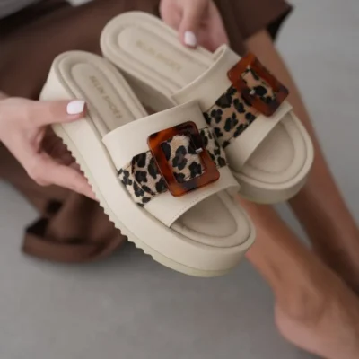 کفش راحتی خانه کفش راحتی زنانه با جزئیات قلابی طرح پلنگی مارلی - بژ - 3244