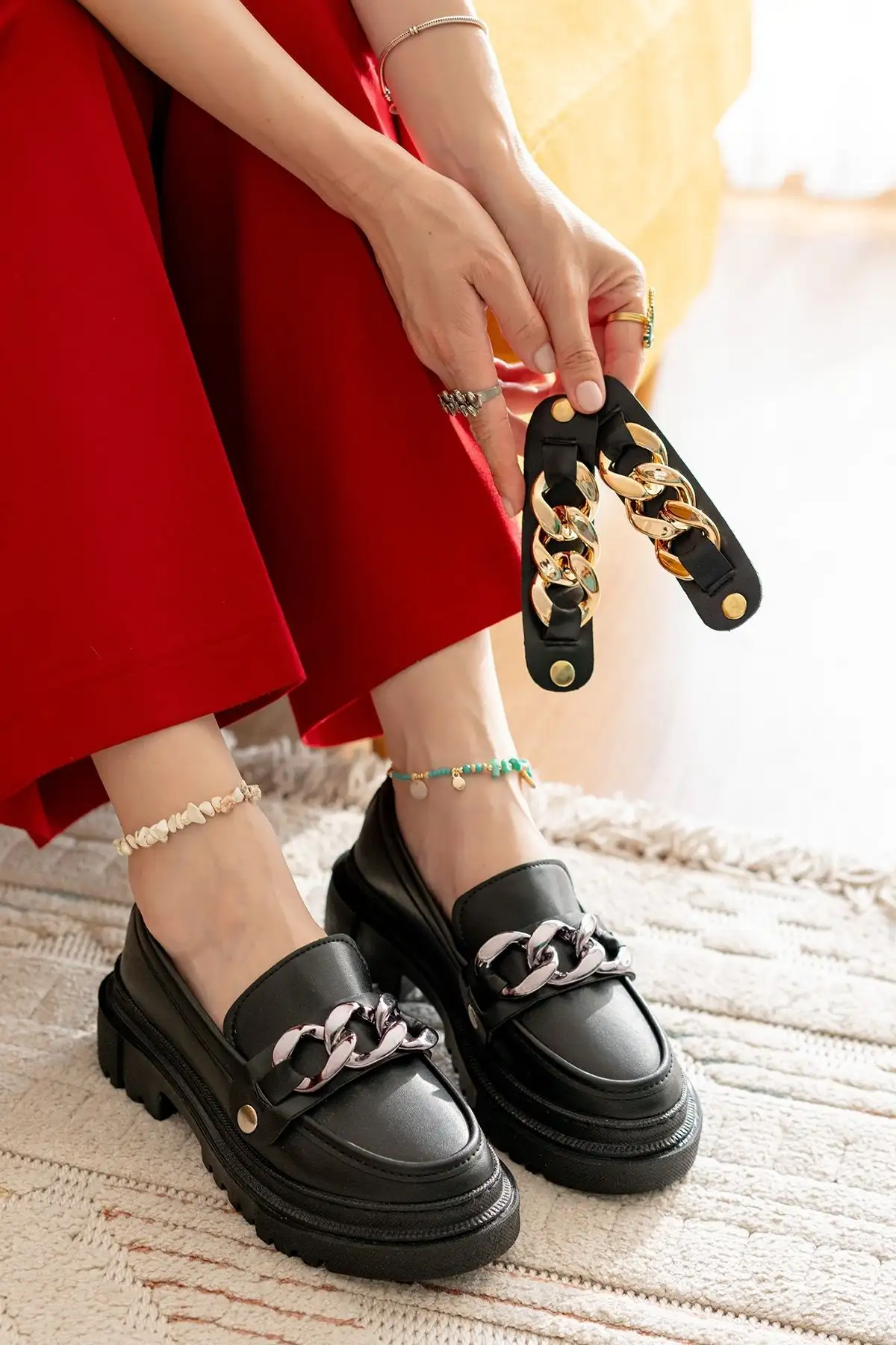 کفش تخت زنانه موی سیاه (3 دکمه مختلف)  loafer  از جنس چرم برای استفاده روزمره - 4543 کفش تخت زنانه موی سیاه (3 دکمه مختلف) loafer از جنس چرم برای استفاده روزمره - 4543