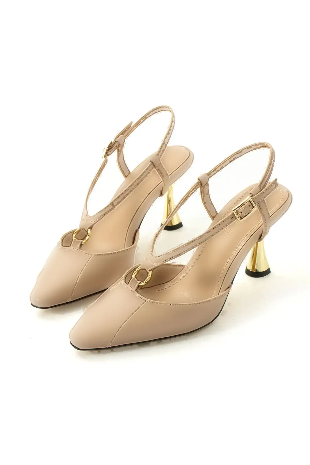 کفش پاشنه بلند زنانه  پاشنه   ماتی بژ لوکس با جزئیات طلایی، شیک و زیبا برای ترکیبهای روزمره و مراسم ویژه. - 4429 کفش پاشنه بلند زنانه پاشنه ماتی بژ لوکس با جزئیات طلایی، شیک و زیبا برای ترکیبهای روزمره و مراسم ویژه. - 4429