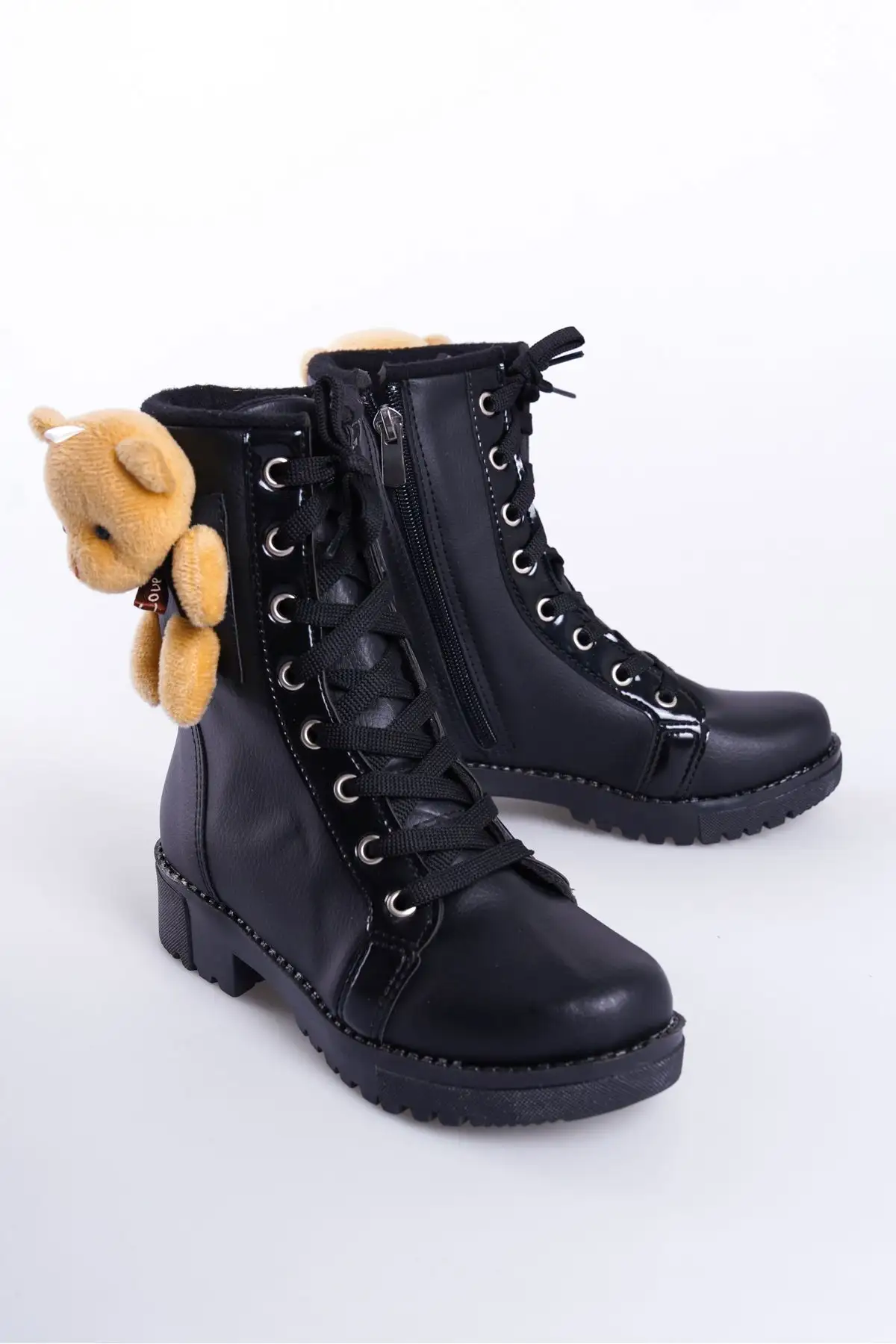 بوت بچگانه  دخترانه سیاه با آستر گرم و زیره ضد لغزش، دارای زیپ و دکمههای عروسکی. - 4930 بوت بچگانه دخترانه سیاه با آستر گرم و زیره ضد لغزش، دارای زیپ و دکمههای عروسکی. - 4930