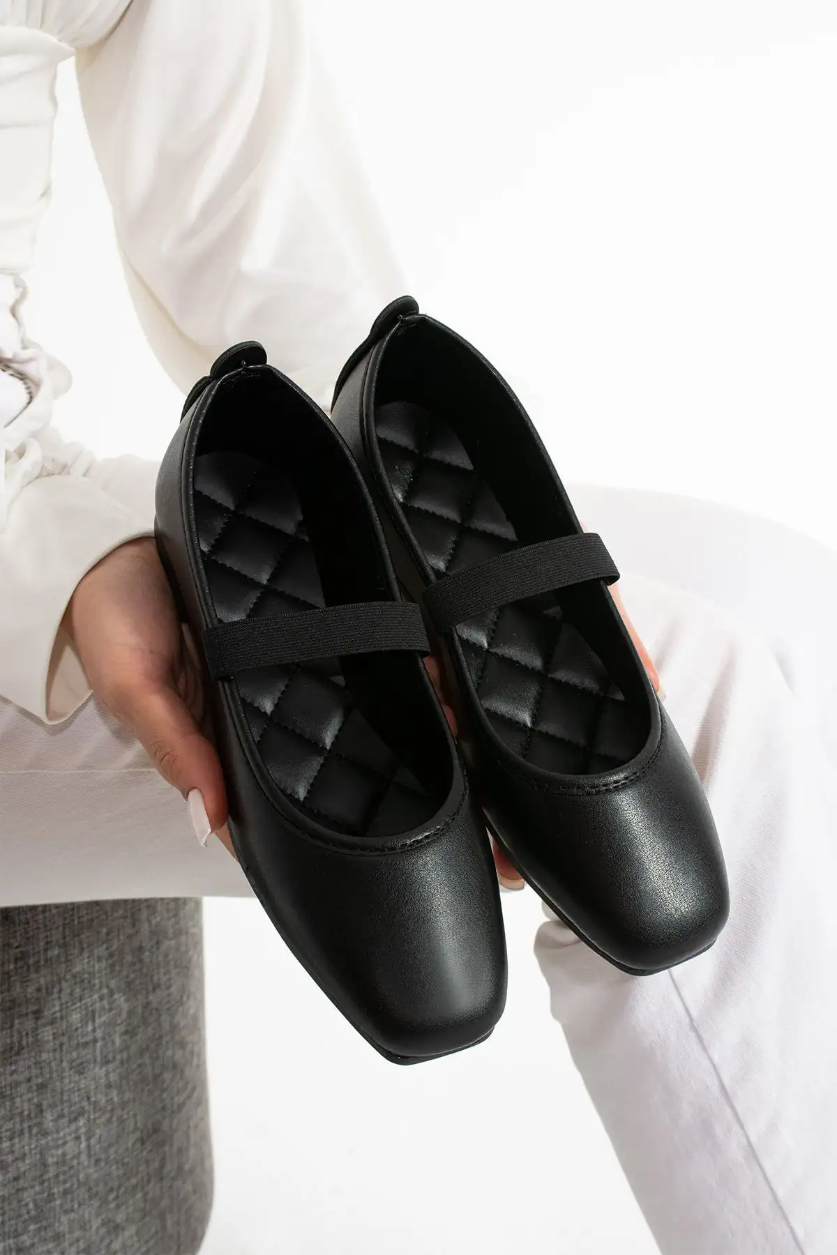 کفش اداری زنانه کفش زنانه راحتی مشکی با بند - شیک و سبک برای کار و استفاده روزمره - 3535 کفش اداری زنانه کفش زنانه راحتی مشکی با بند - شیک و سبک برای کار و استفاده روزمره - 3535