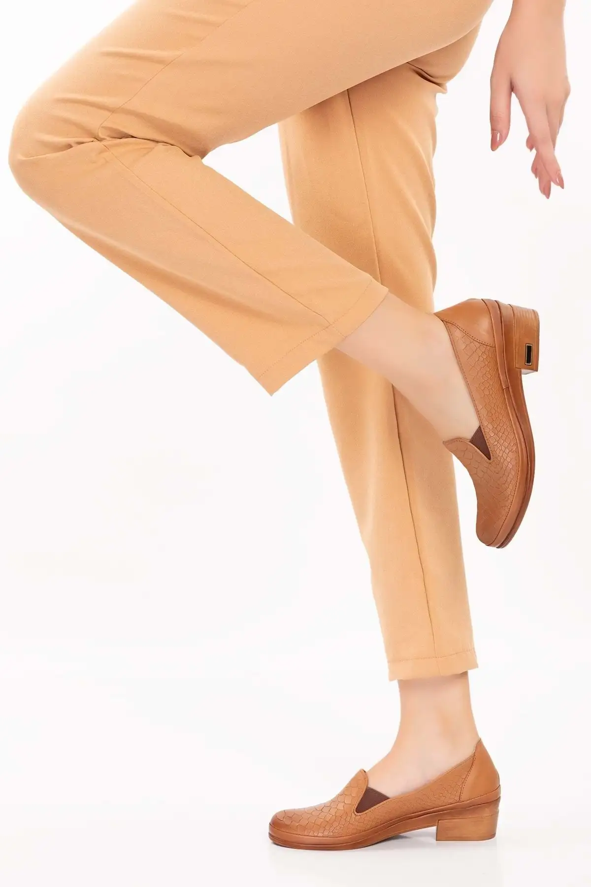 کفش پاشنه‌ بلند زنانه پاشنه کوتاه طبیعیکده چرم با جزئیات لاستیکی msa.65 - قهوه‌ای - سایز 41 - 4325