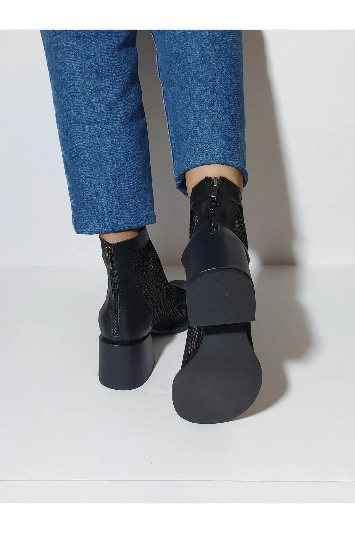 بوت و نیم بوت زنانه   مشکی با رکش شبکهای، از جنس چرم طبیعی، با پاشنه تابستانی K.268-001 - 5008 بوت و نیم بوت زنانه مشکی با رکش شبکهای، از جنس چرم طبیعی، با پاشنه تابستانی K.268-001 - 5008