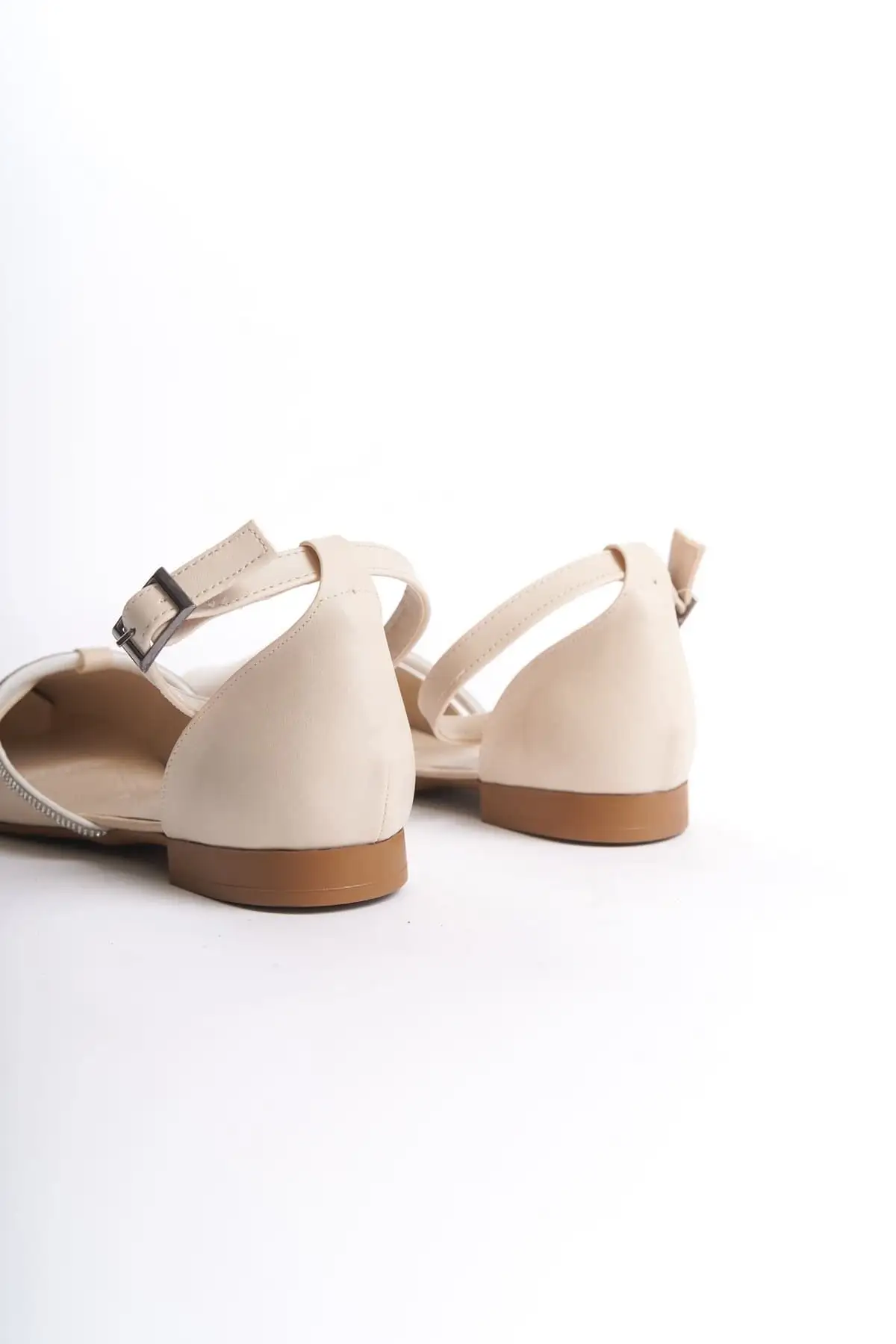 کفش تخت زنانه بالشتکی راحت با جزئیات سنگی AURORA مدل KT رنگ کرم - 5338