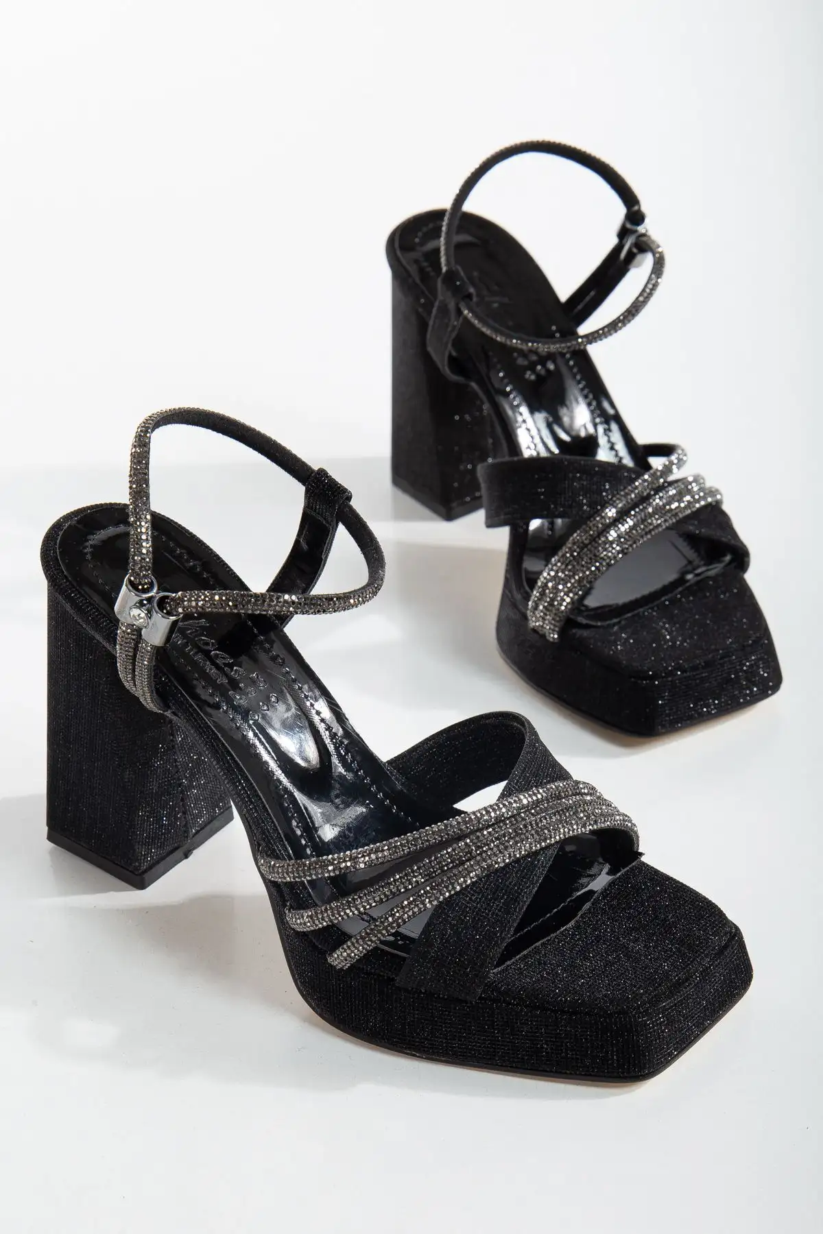 کفش پاشنه بلند زنانه سندل دار  با تزئینات لبهای مرواریدی و سنگی برای مراسم عروسی و مناسبتهای ویژه - 5139 کفش پاشنه بلند زنانه سندل دار با تزئینات لبهای مرواریدی و سنگی برای مراسم عروسی و مناسبتهای ویژه - 5139