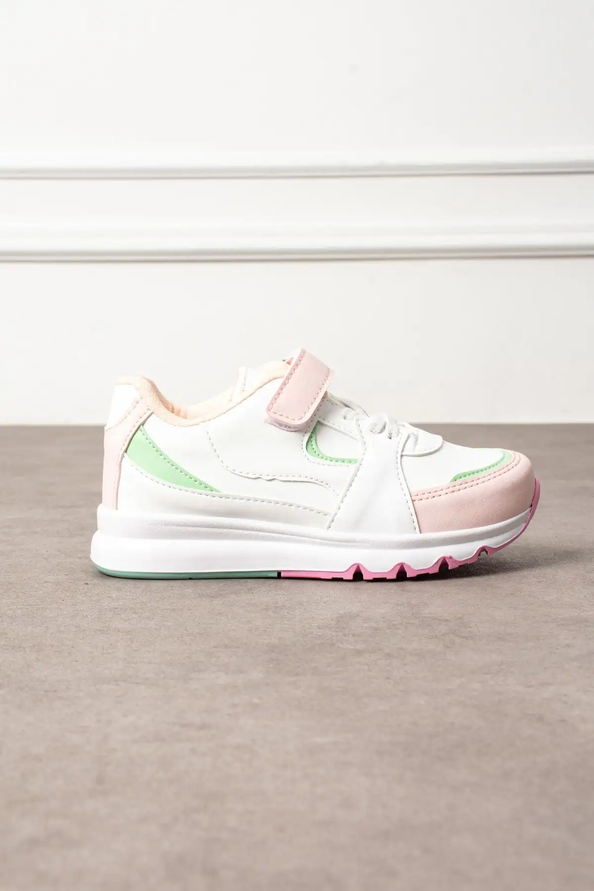 کفش پسرانه ورزشی آناتومیک کودکانه صورتی و سفید با رنگ آبیشی - 5167 کفش پسرانه ورزشی آناتومیک کودکانه صورتی و سفید با رنگ آبیشی - 5167