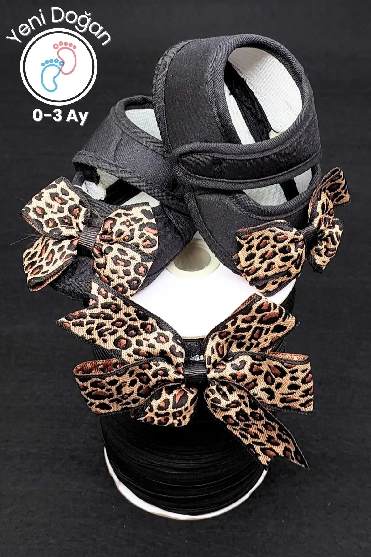 کفش نوزاد پسر ست پاپوش و باندانا سیاه با طرح پلنگی و گرهدار برای نوزادان 0 تا 3 ماهه - 3305 کفش نوزاد پسر ست پاپوش و باندانا سیاه با طرح پلنگی و گرهدار برای نوزادان 0 تا 3 ماهه - 3305