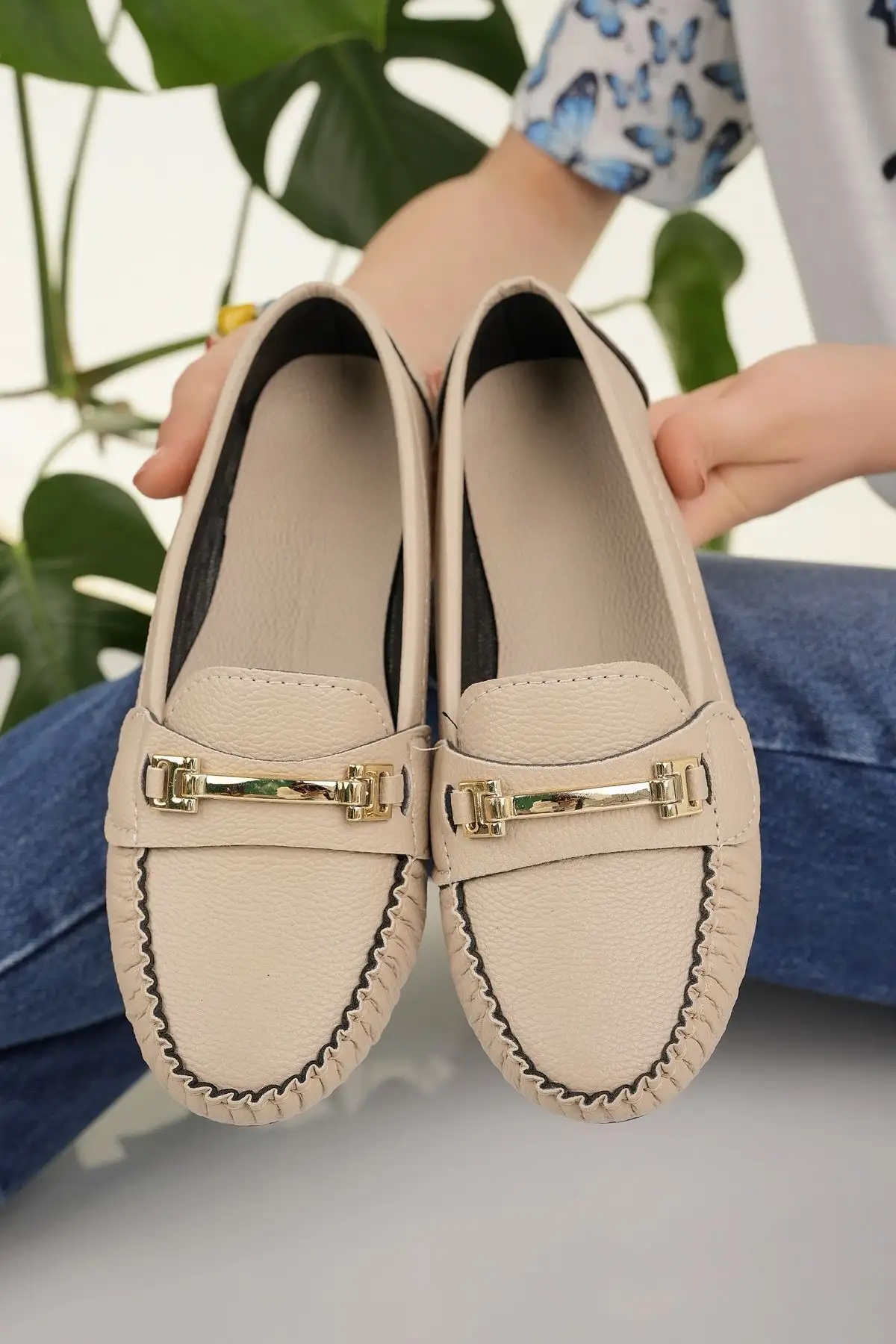 کفش تخت زنانه راحتی بژ با زنجیر و قفل سبک و شیک برای استفاده روزمره - 4534