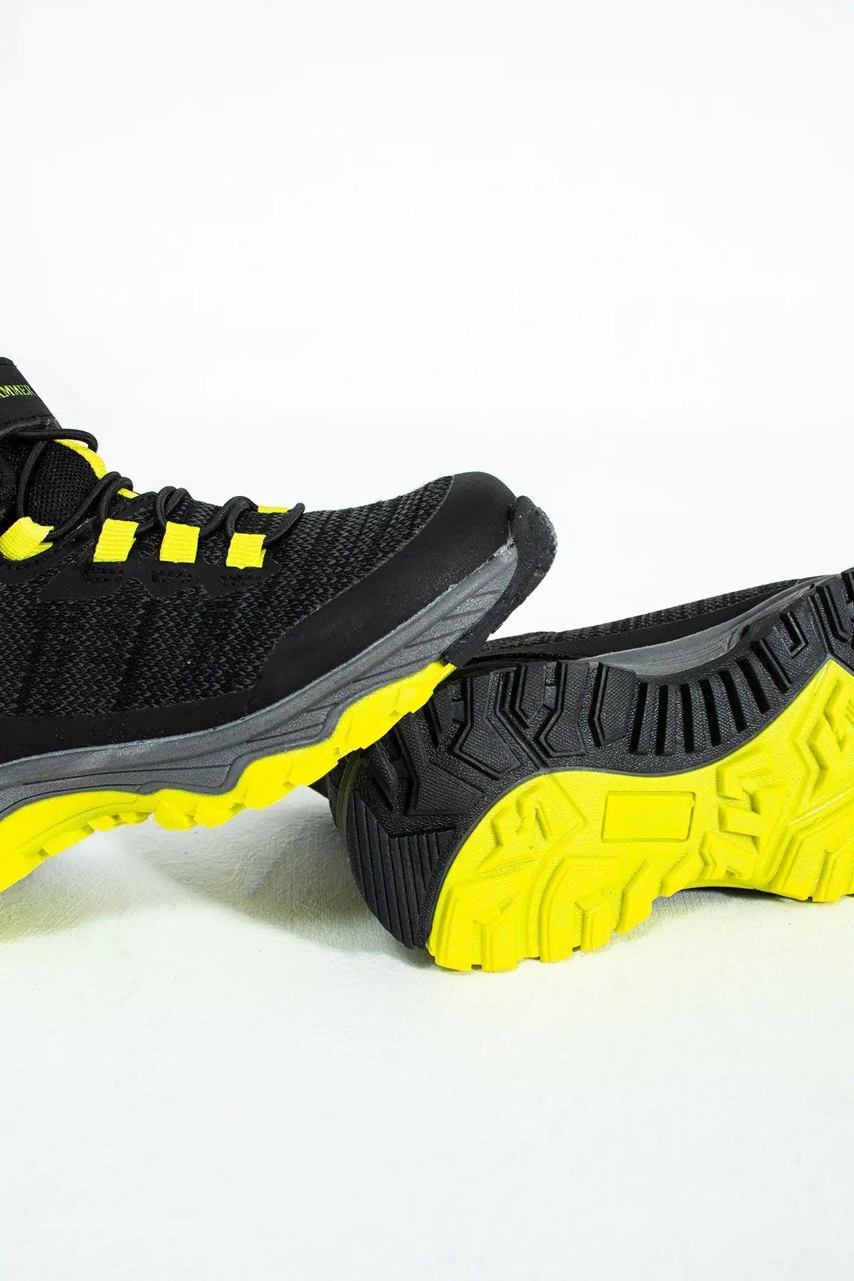 بوت بچگانه یقه‌ی سیاه و زرد ضدآب تگا برای پسران در فضای باز - 4915