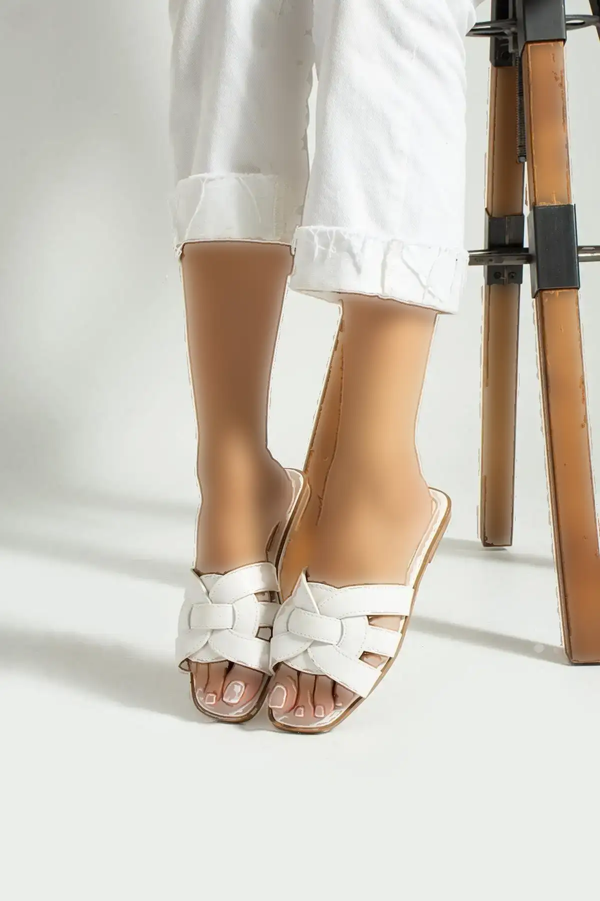 کفش راحتی خانه دمپایی زنانه سفید با جلوی باز برای فضای باز و داخل منزل - 3895 کفش راحتی خانه دمپایی زنانه سفید با جلوی باز برای فضای باز و داخل منزل - 3895