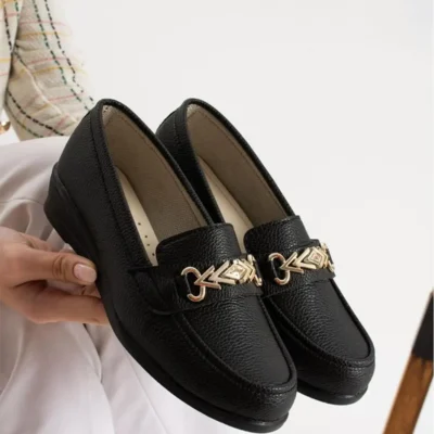 کفش زنانه روزمره اورتوپدیک با بند زنجیری و کفی راحت و سبک، مناسب برای مادران و هدیه‌ای شیک. - 4060