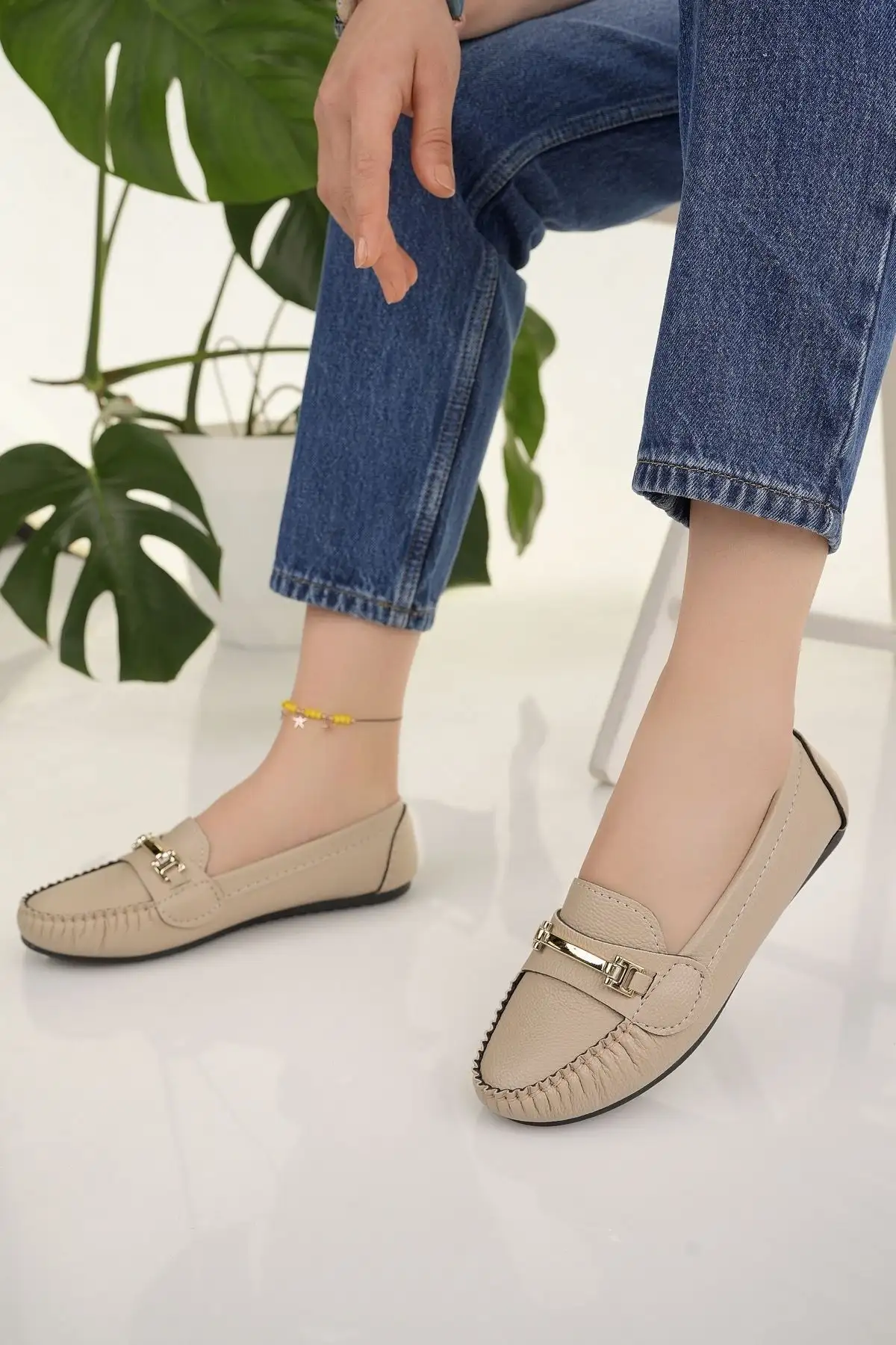 کفش تخت زنانه راحتی بژ با زنجیر و قفل سبک و شیک برای استفاده روزمره - 4534