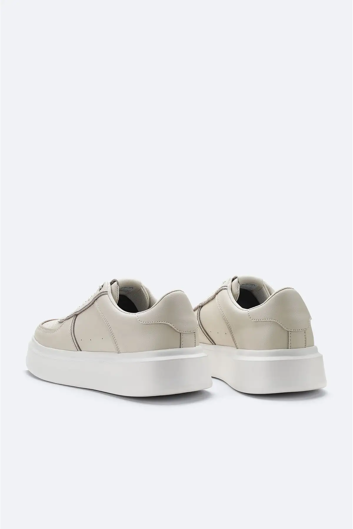 کفش ورزشی کفش ورزشی مردانه سفید A42Y8013 - 3711 کفش ورزشی کفش ورزشی مردانه سفید A42Y8013 - 3711