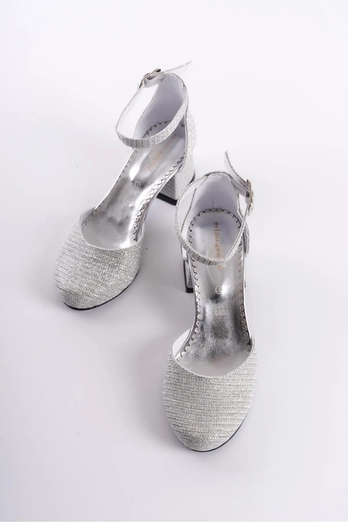 کفش دخترانه  پاشنهدار مجلسی  نقرهای - 5211 کفش دخترانه پاشنهدار مجلسی نقرهای - 5211