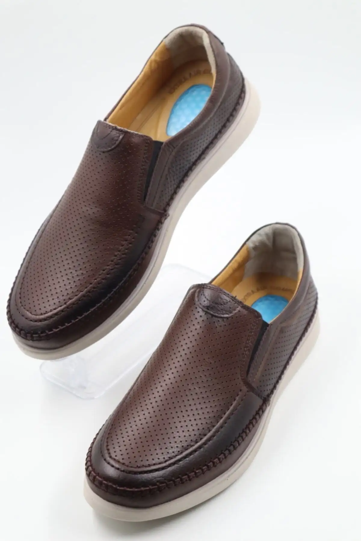 کفش روزمره مردانه    از جنس چرم طبیعی سبک و فوقالعاده راحت رنگ قهوهای - 4771 کفش روزمره مردانه از جنس چرم طبیعی سبک و فوقالعاده راحت رنگ قهوهای - 4771